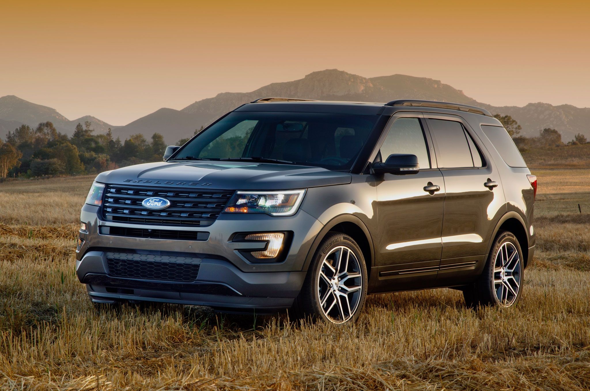 Ford Explorer, Bold and powerful, Unleash your potential, Unforgettable journeys, 2050x1360 HD Desktop