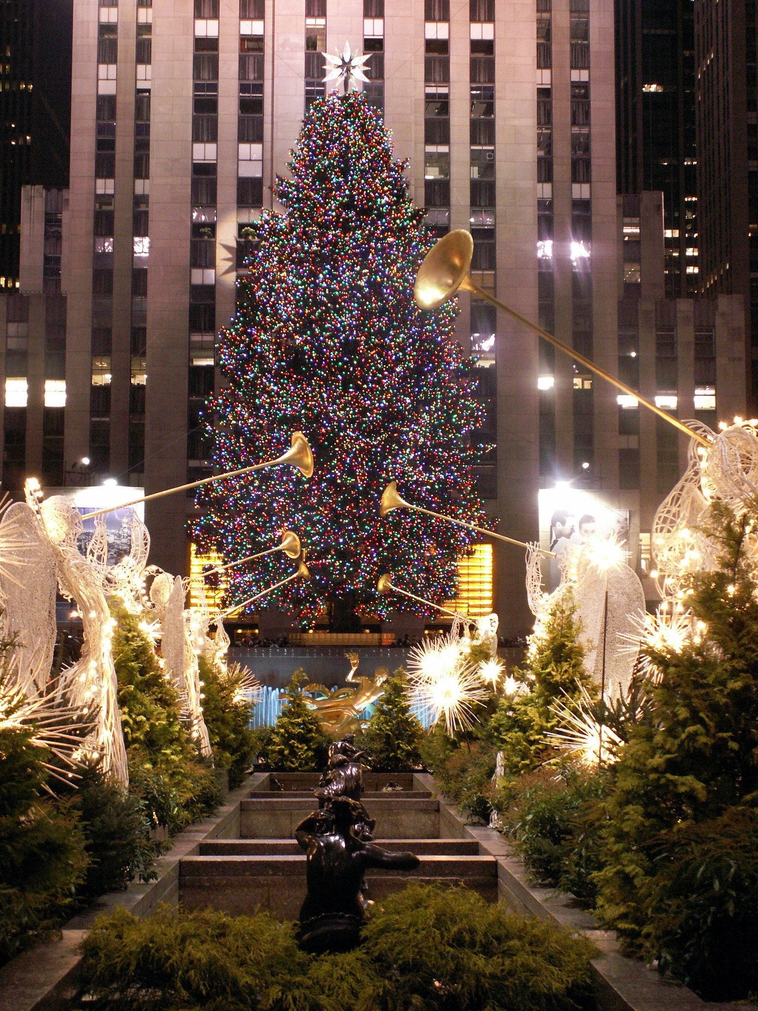 New York Christmas: Rockefeller Center, Xmas tree, High-rise buildings. 1540x2050 HD Background.