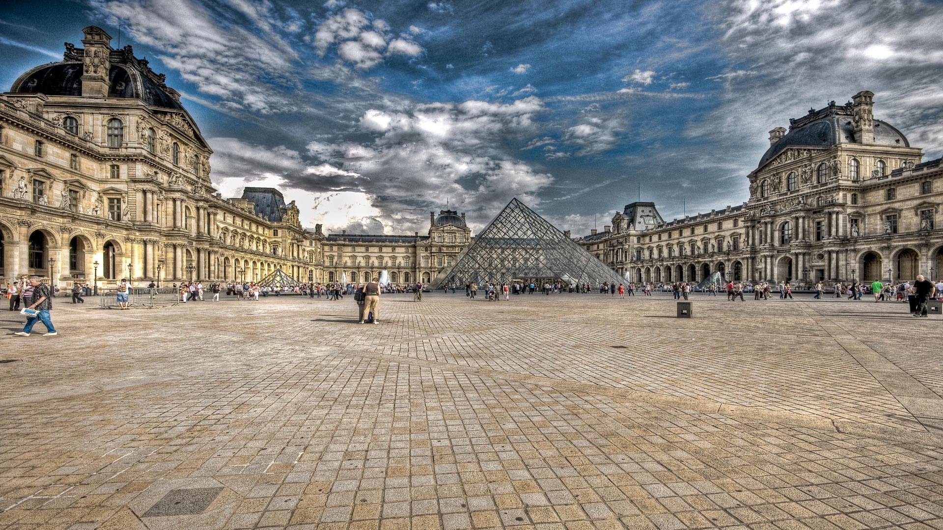 Paris: Louvre Museum, The home of some of the best-known works of art, including the Mona Lisa and the Venus de Milo. 1920x1080 Full HD Background.