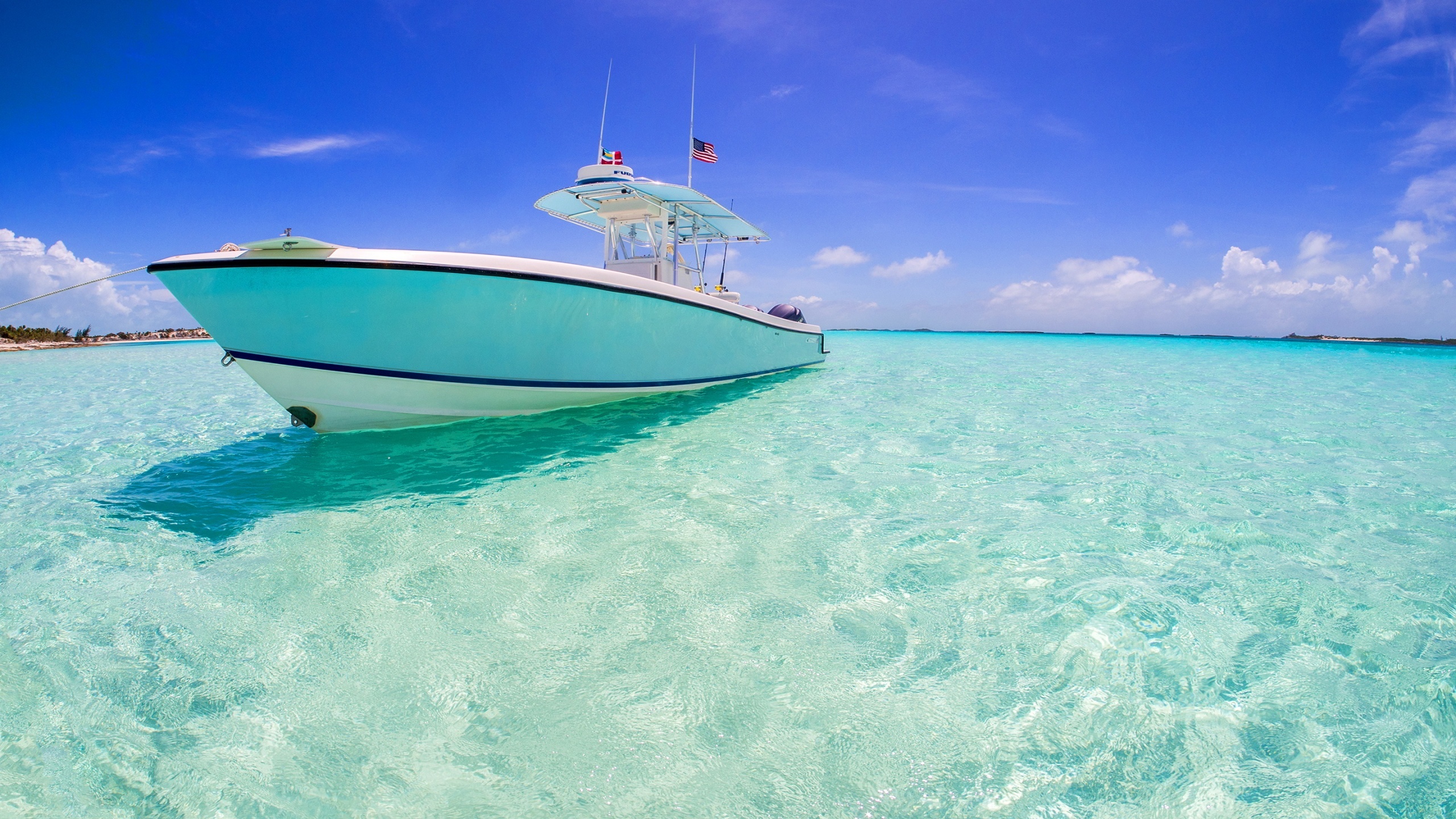 Motorboat: The outboard runabout, Stinkpot, Azure water. 2560x1440 HD Background.