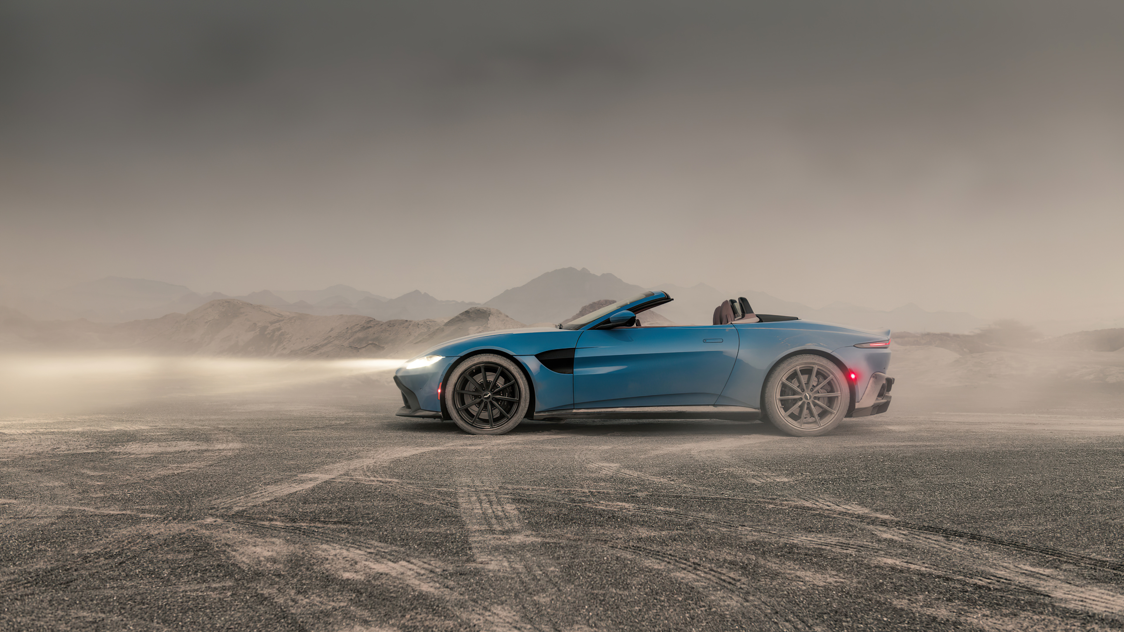 Aston Vantage Roadster, Side view beauty, 4K HD cars, AstonMartin images, 3840x2160 4K Desktop