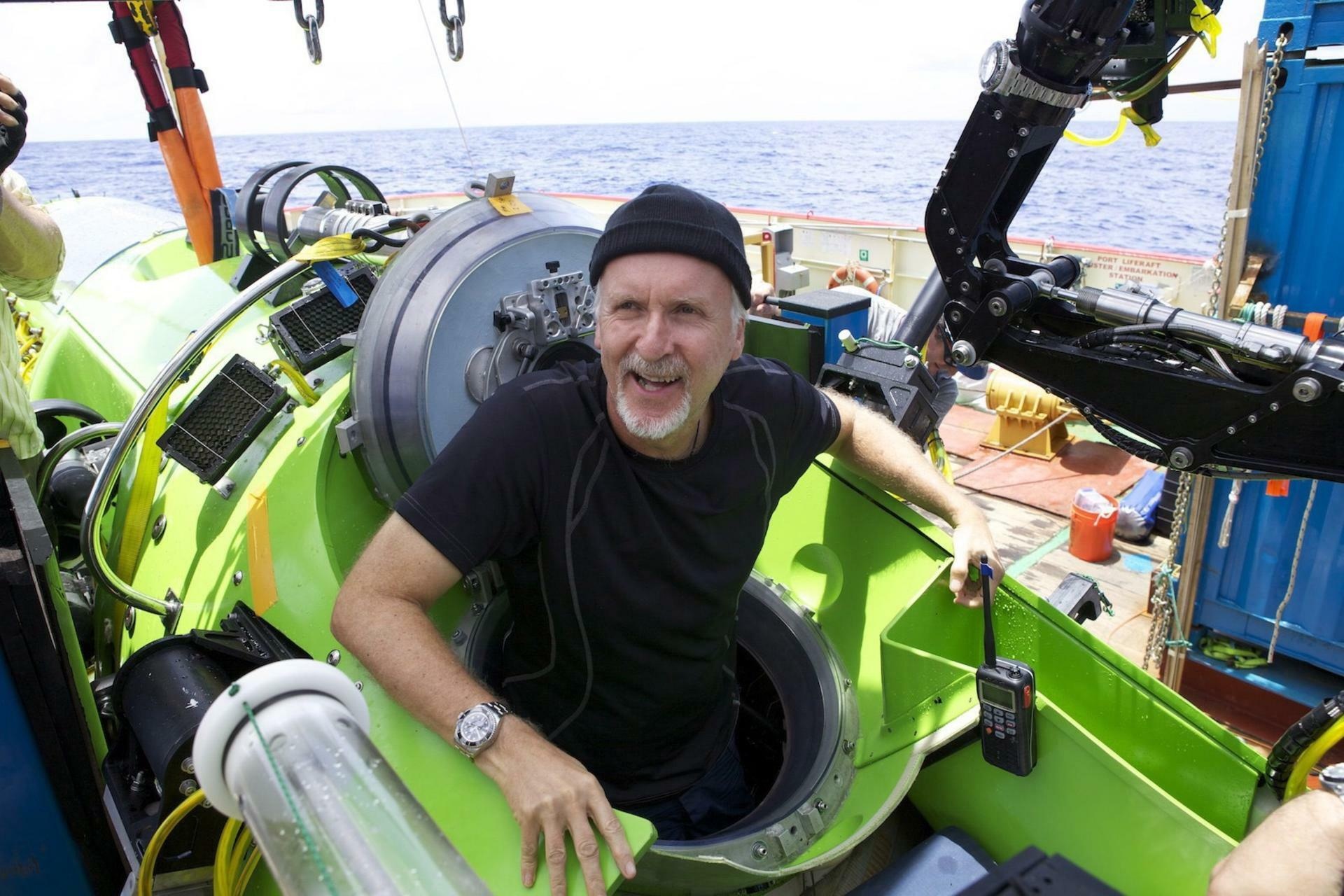 James Cameron, Deepsea exploration, Director's journey, Record-breaking dive, 1920x1280 HD Desktop