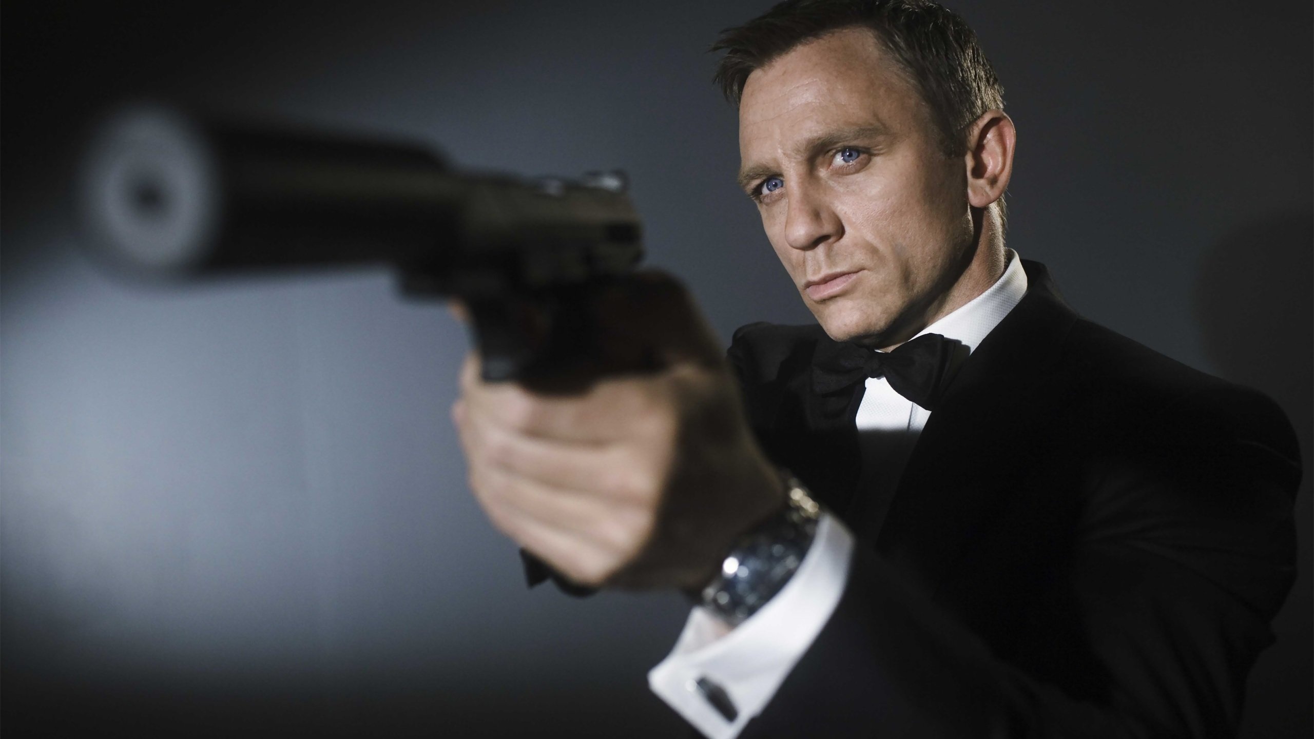 Casino Royale: The film stars Daniel Craig in his first appearance as Bond. 2560x1440 HD Background.