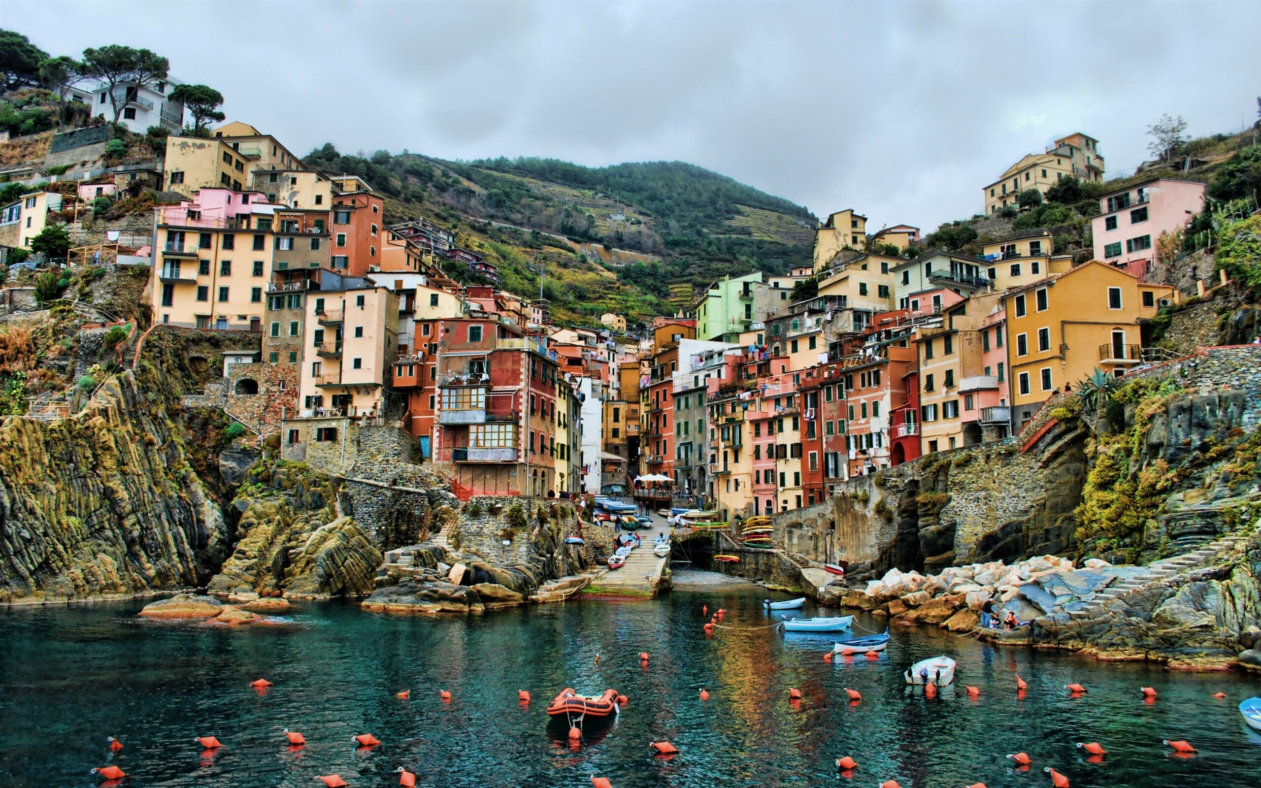 Italy: The country was the birthplace and heart of the Renaissance during the 1400s and 1500s. 2560x1600 HD Background.