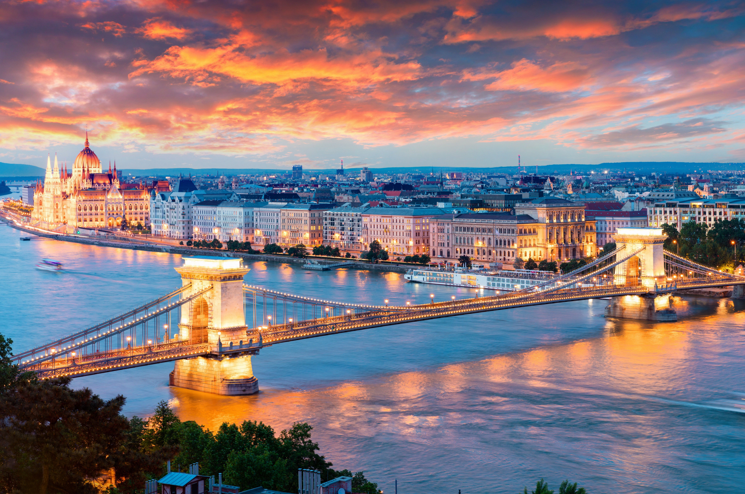 Danube River, Stunning 8k wallpapers, European grandeur, Captivating backgrounds, 2560x1700 HD Desktop