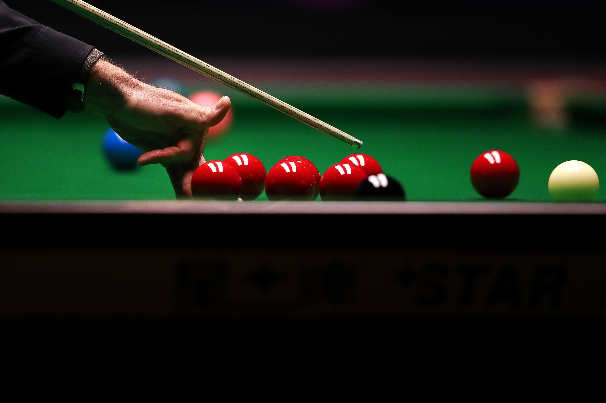 Snooker: The shot by Ronald O'Sullivan one of the best cue sports players in the history. 2560x1710 HD Wallpaper.