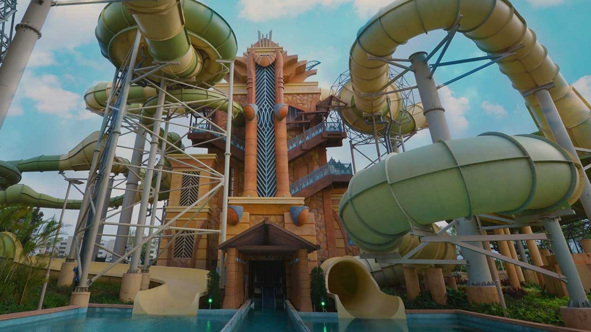 Waterpark: An entertainment venue that features water play areas. 1920x1080 Full HD Background.