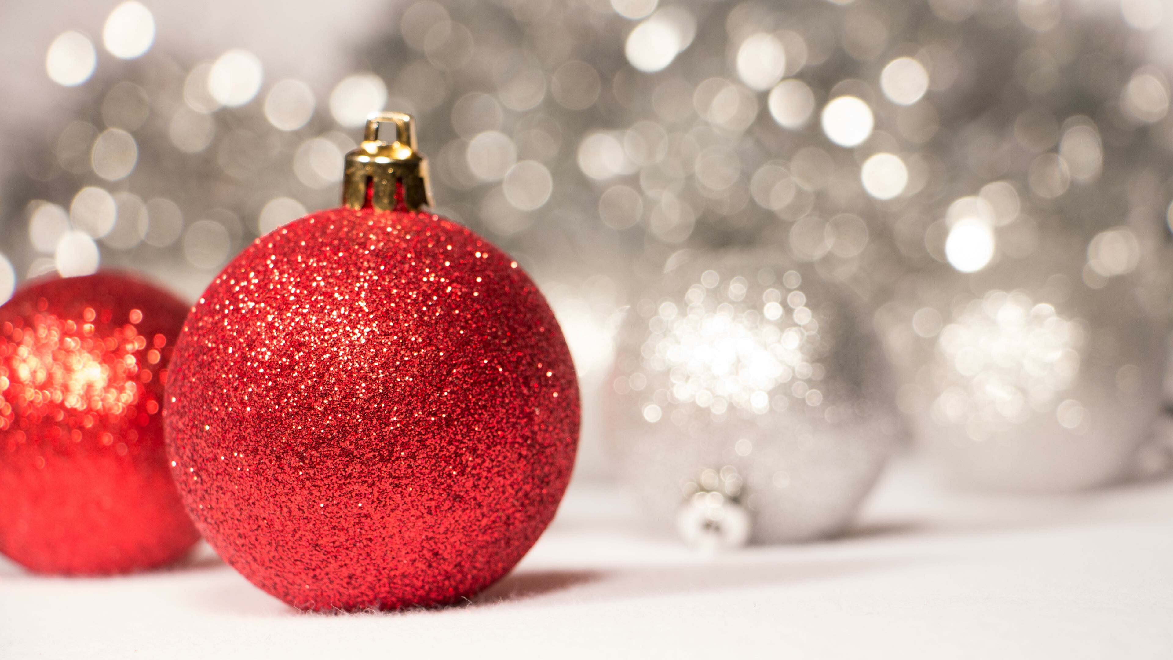Christmas Ornament: Holiday, Glitter, Globes, Festive. 3840x2160 4K Wallpaper.