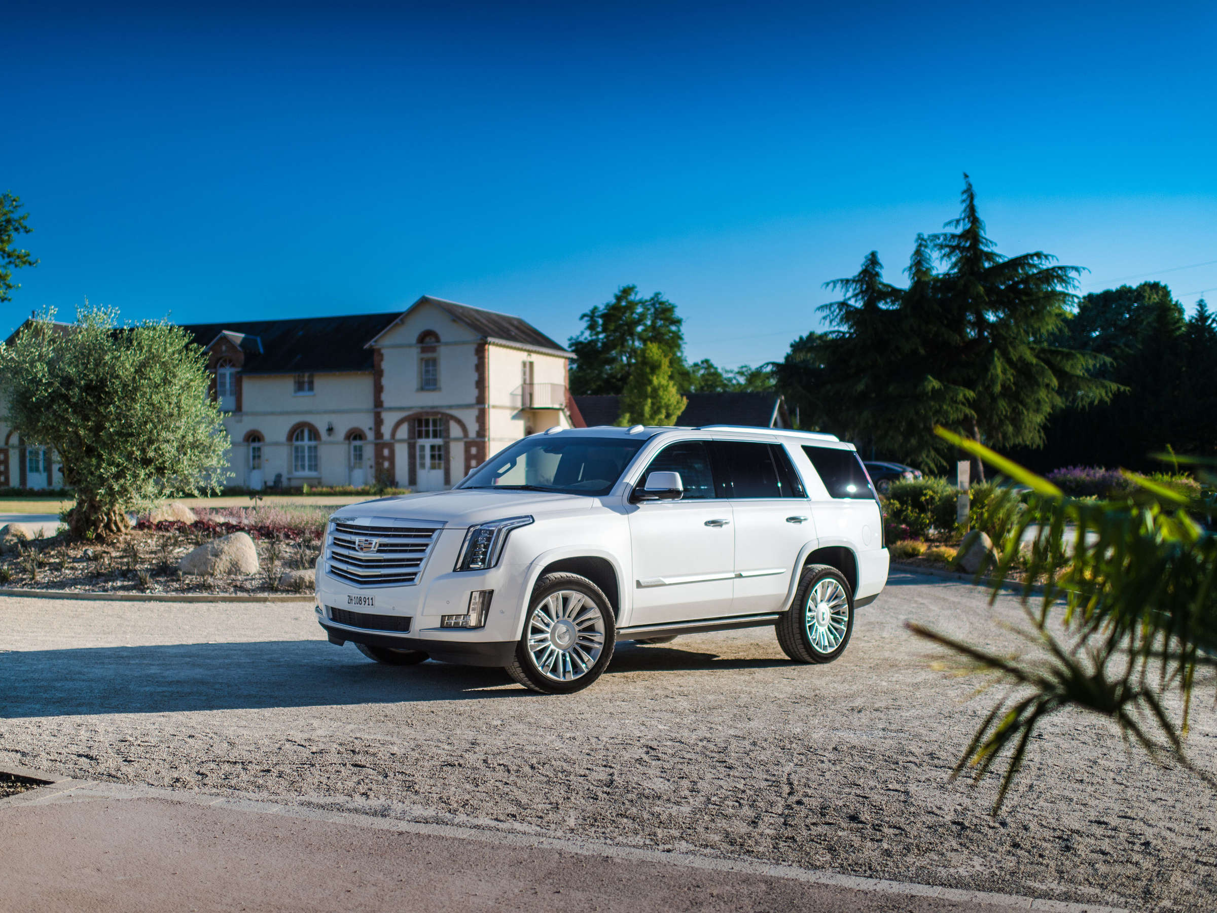 Cadillac Escalade, Presidential vehicle, Opulent luxury, Unparalleled opulence, 2400x1800 HD Desktop
