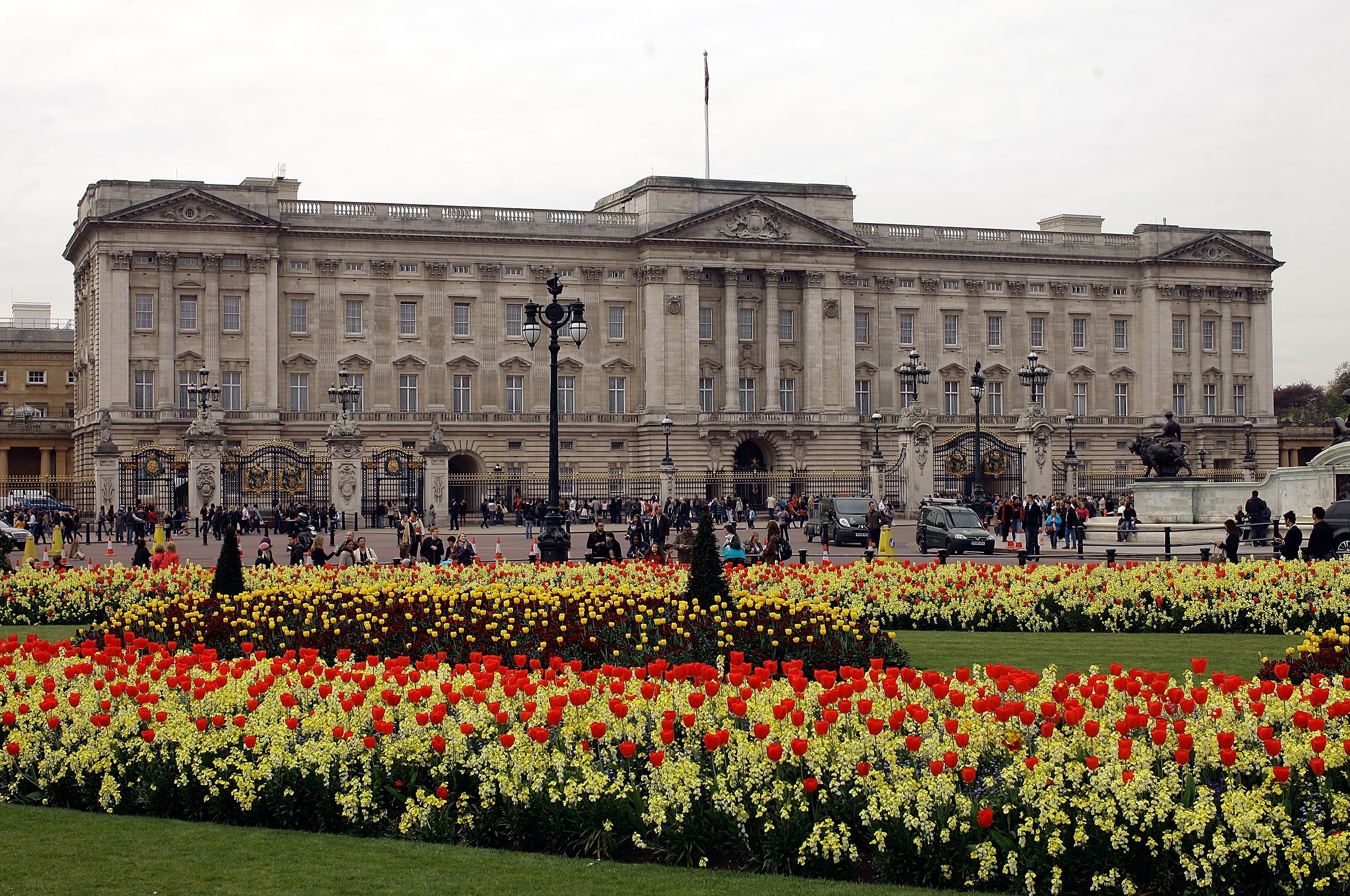 Buckingham Palace, History facts, Inside residence, Queen Elizabeth II, 3000x2000 HD Desktop