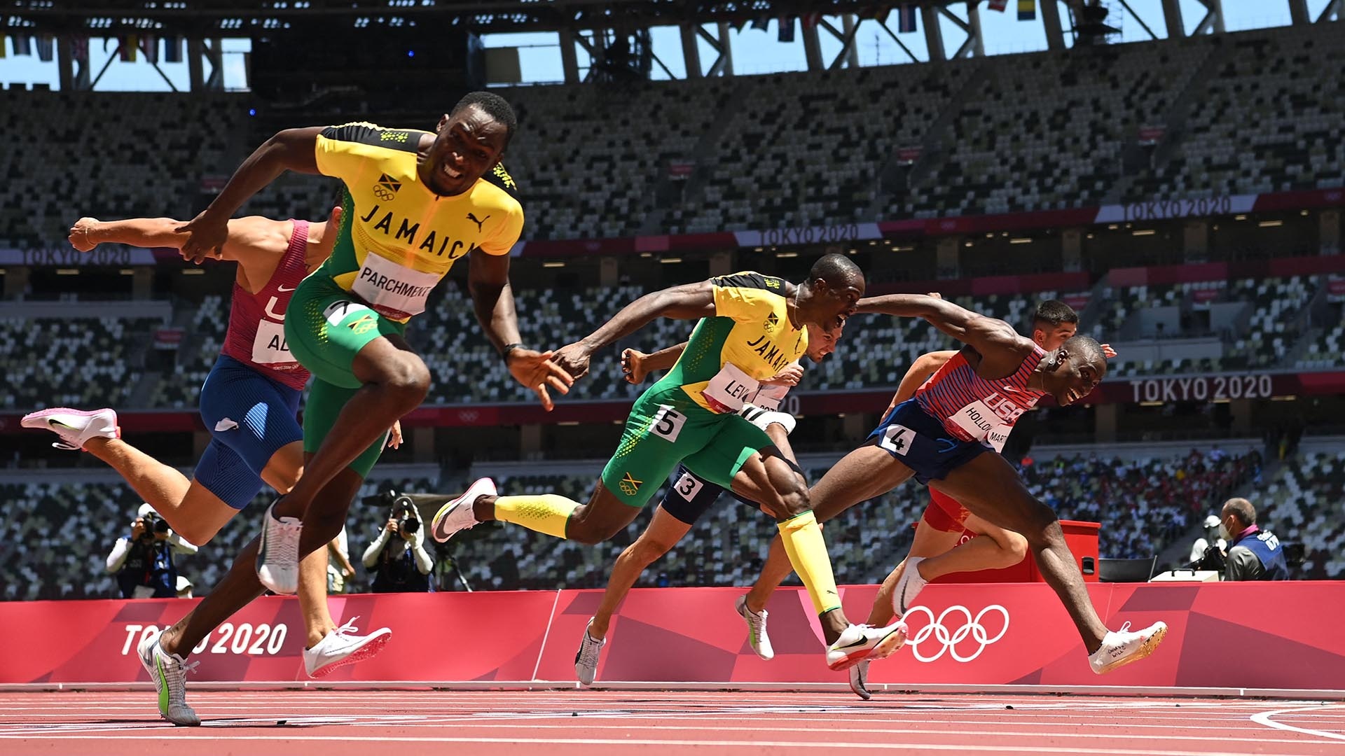 Grant Holloway, Jamaican upset, 110m hurdles gold, Sensational victory, 1920x1080 Full HD Desktop