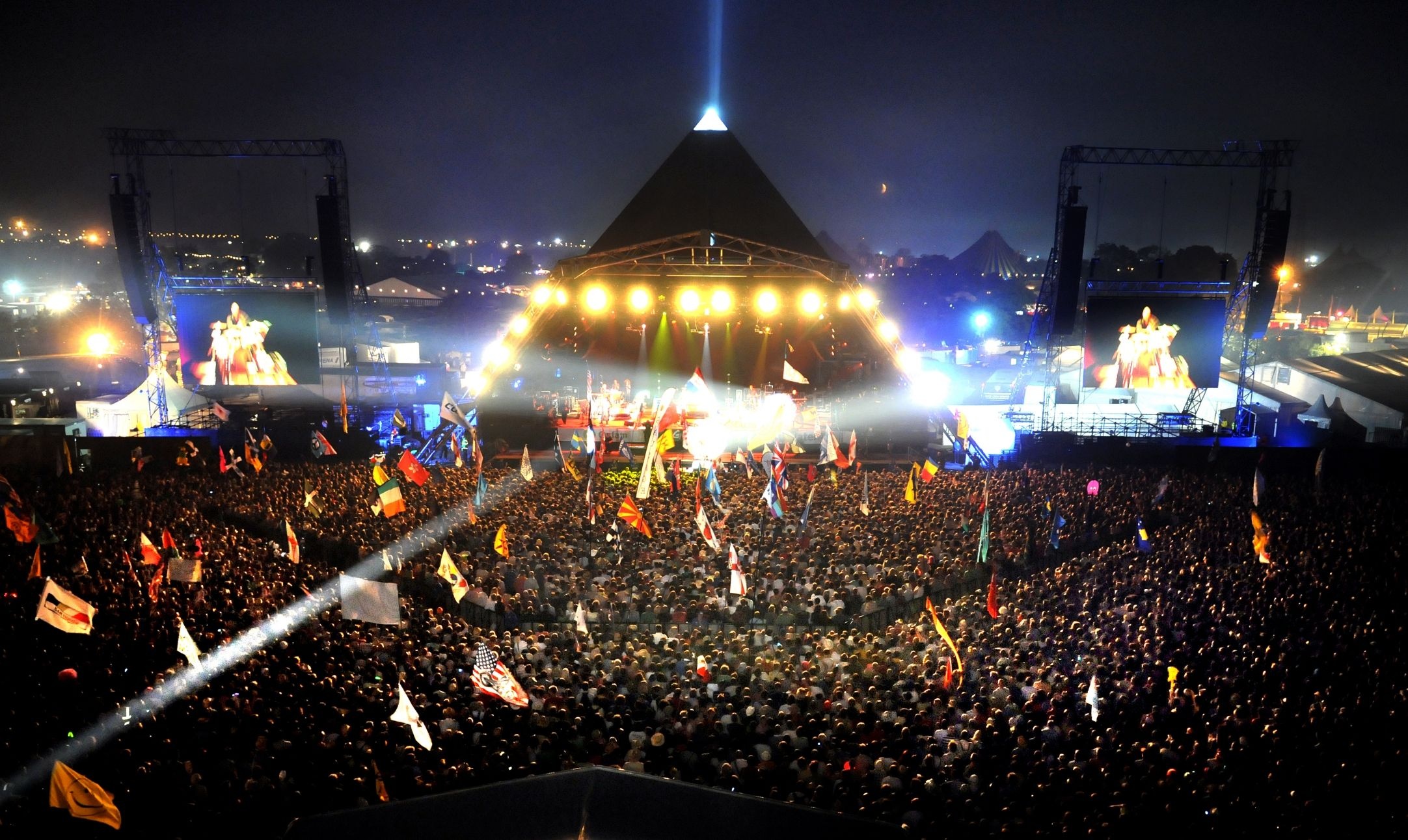 Glastonbury Festival, Music extravaganza, Iconic stage, Festival atmosphere, 2170x1300 HD Desktop