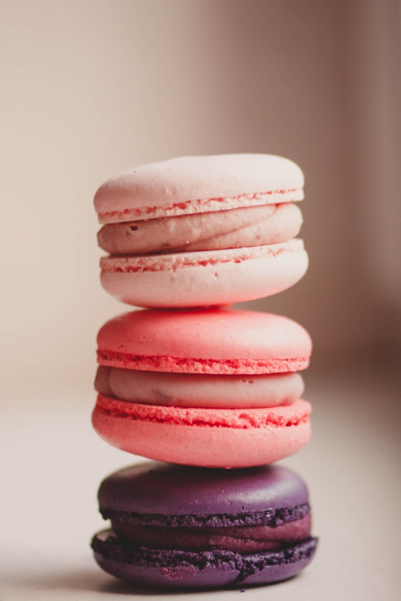 Macaron: Meringue shells, filled with the desired filling and then assembled. 1370x2050 HD Background.