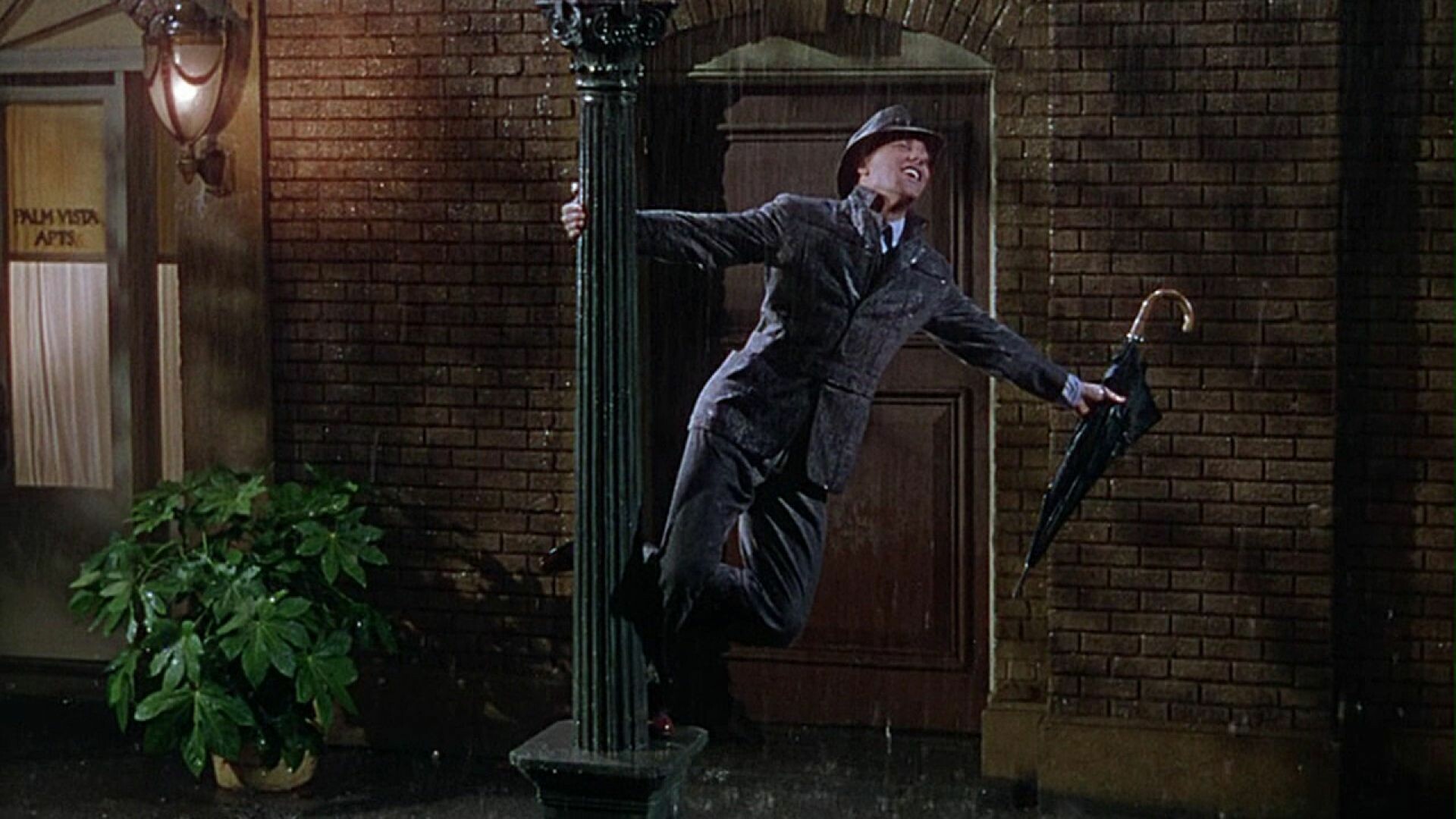 Singin' in the Rain: A reunion project for the American in Paris directorial team of Stanley Donen and Gene Kelly. 1920x1080 Full HD Background.