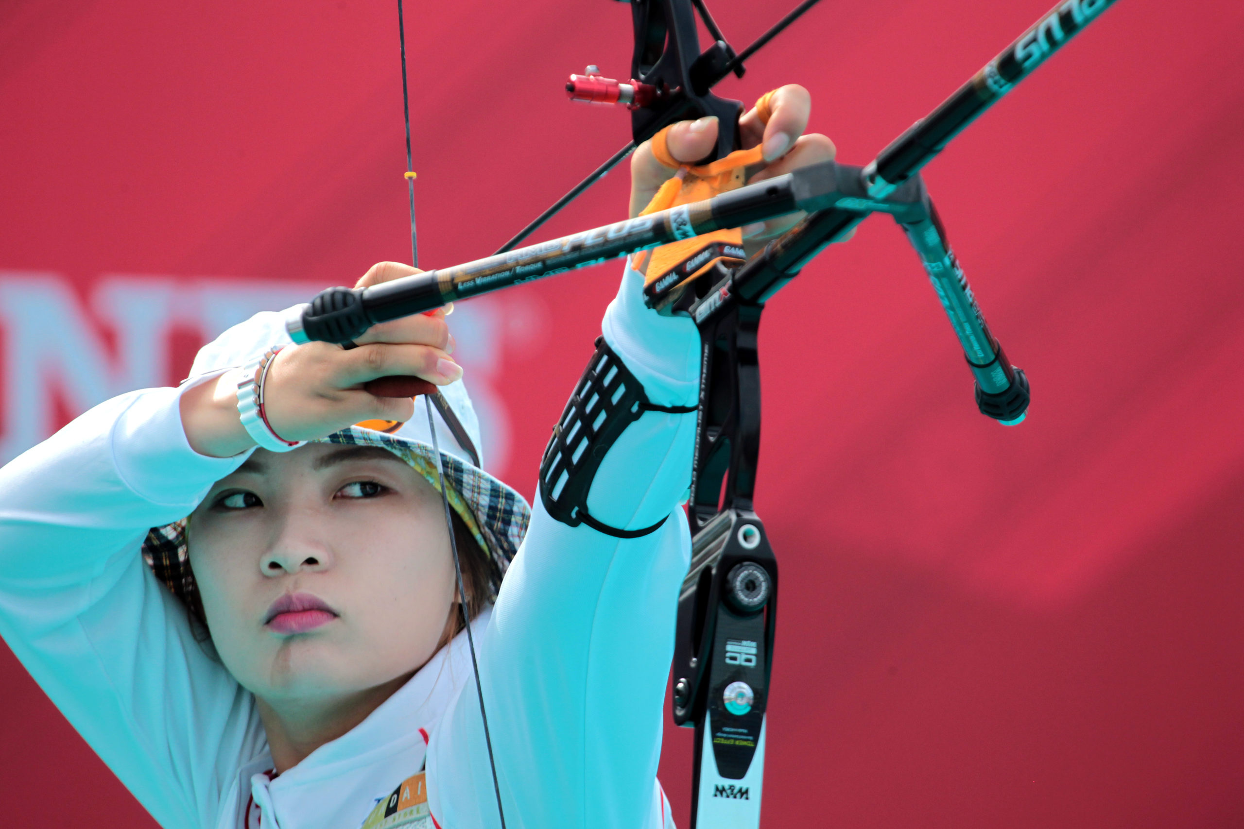 Archery: Compound bow, Target archery event, Asian Games 2018. 2560x1710 HD Background.