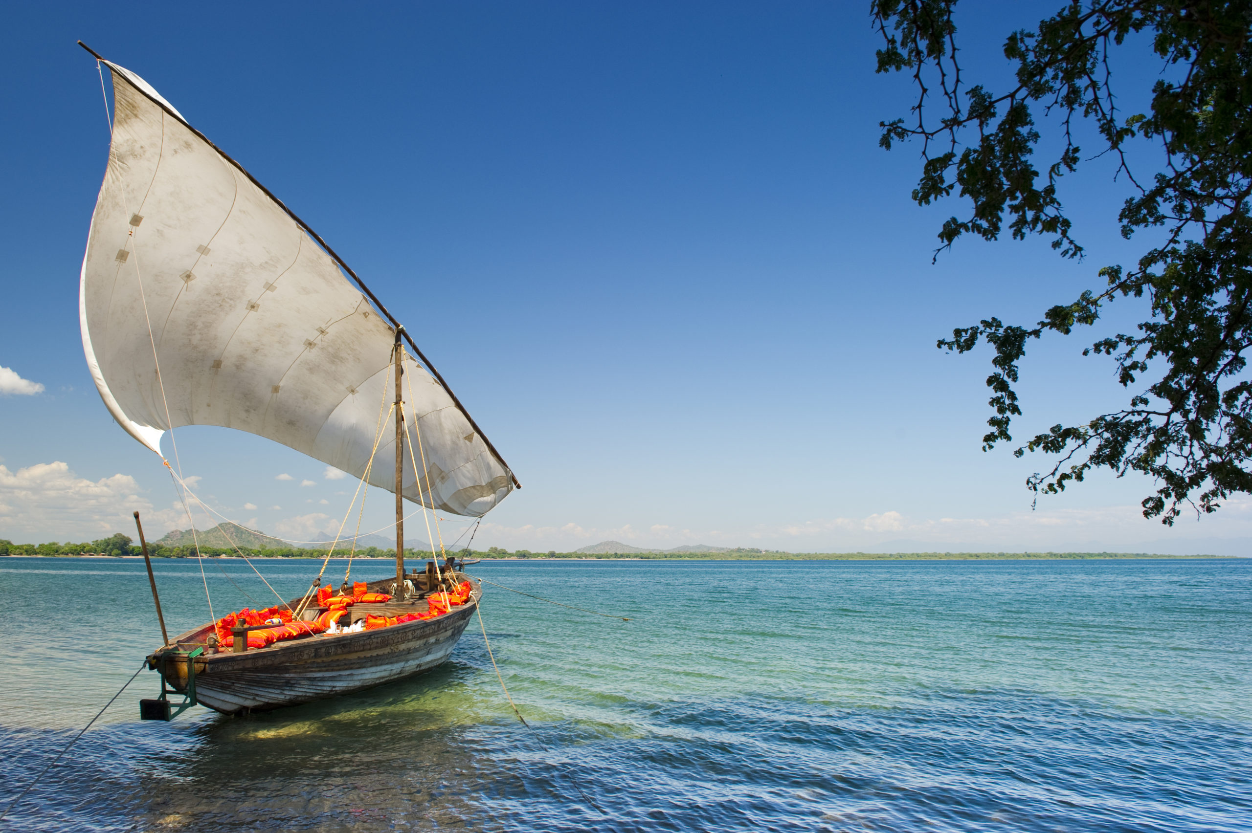 Lake Malawi, Highlands and islands, Pelorus travel, 2560x1710 HD Desktop