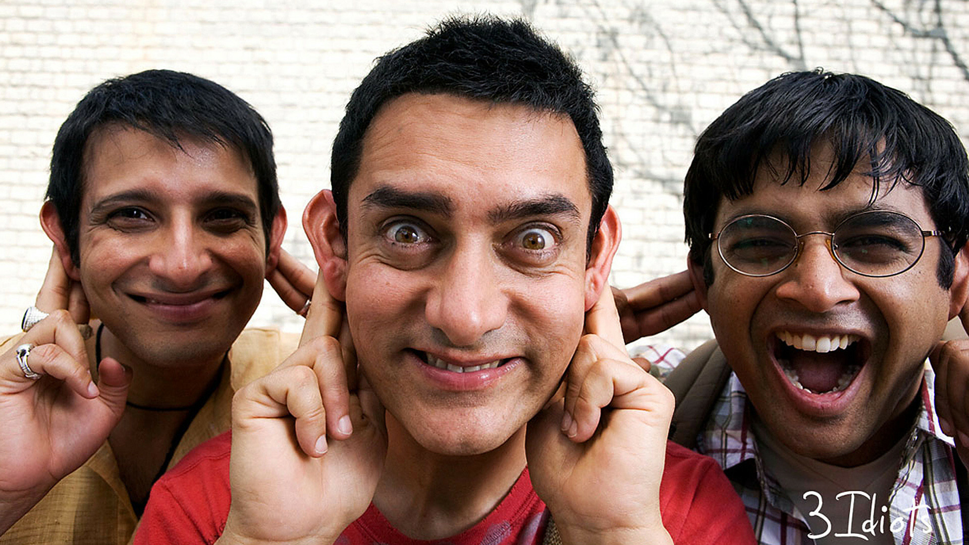 3 idiots: Aamir Khan, R. Madhavan and Sharman Joshi, 2009 movie. 1920x1080 Full HD Background.