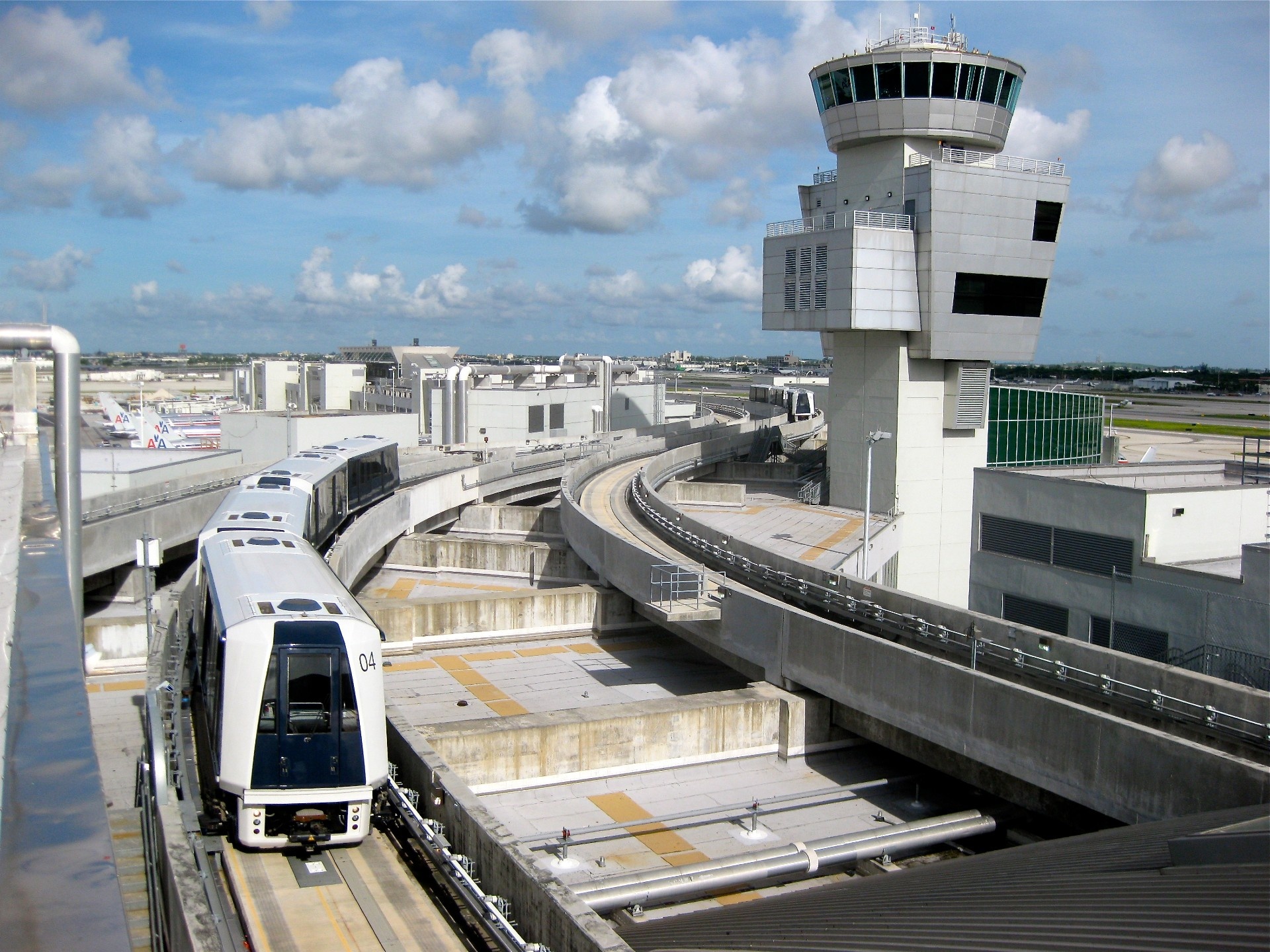 Miami International Airport, Crystal Mover Services, Skytrain transportation, Airport convenience, 1920x1440 HD Desktop