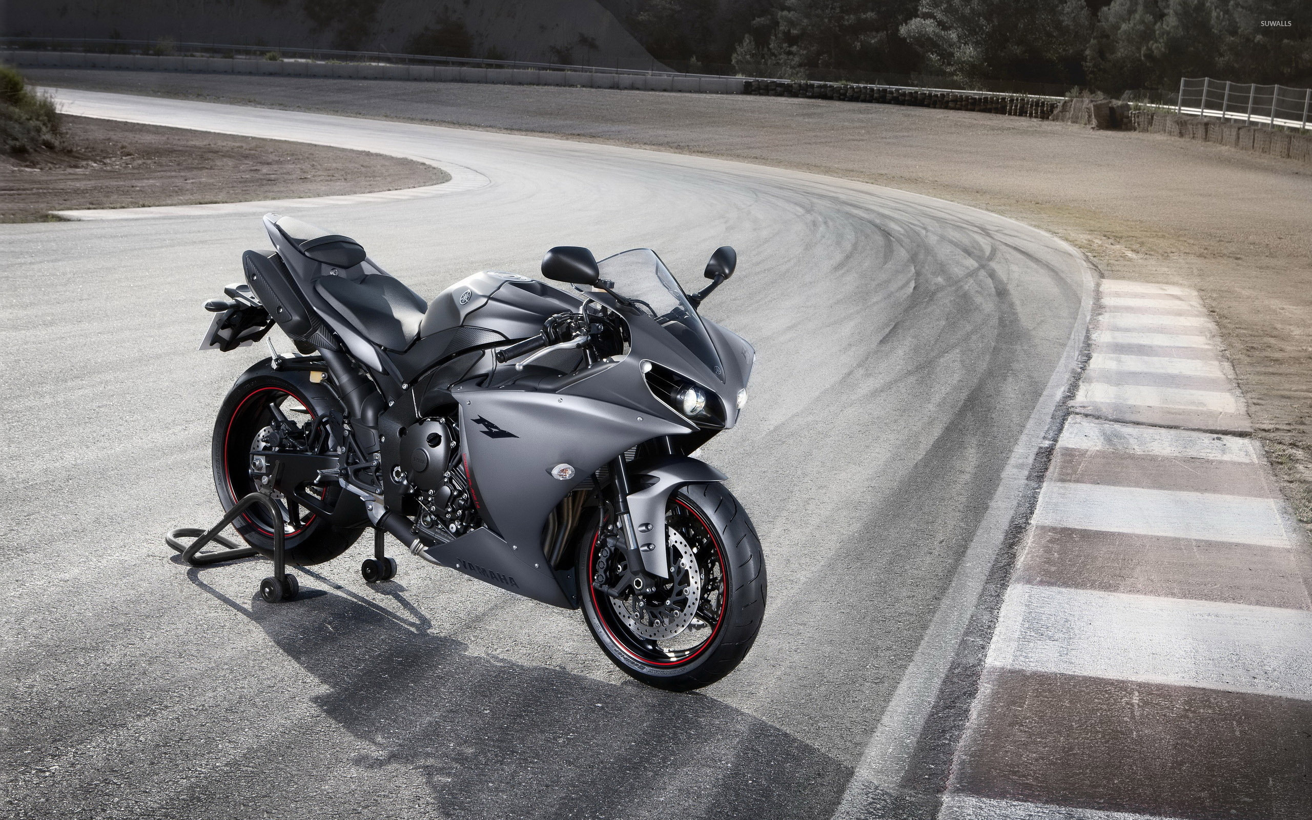 Yamaha YZF-R1, Silver beauty, Track-ready, Thrilling racing experience, 2560x1600 HD Desktop
