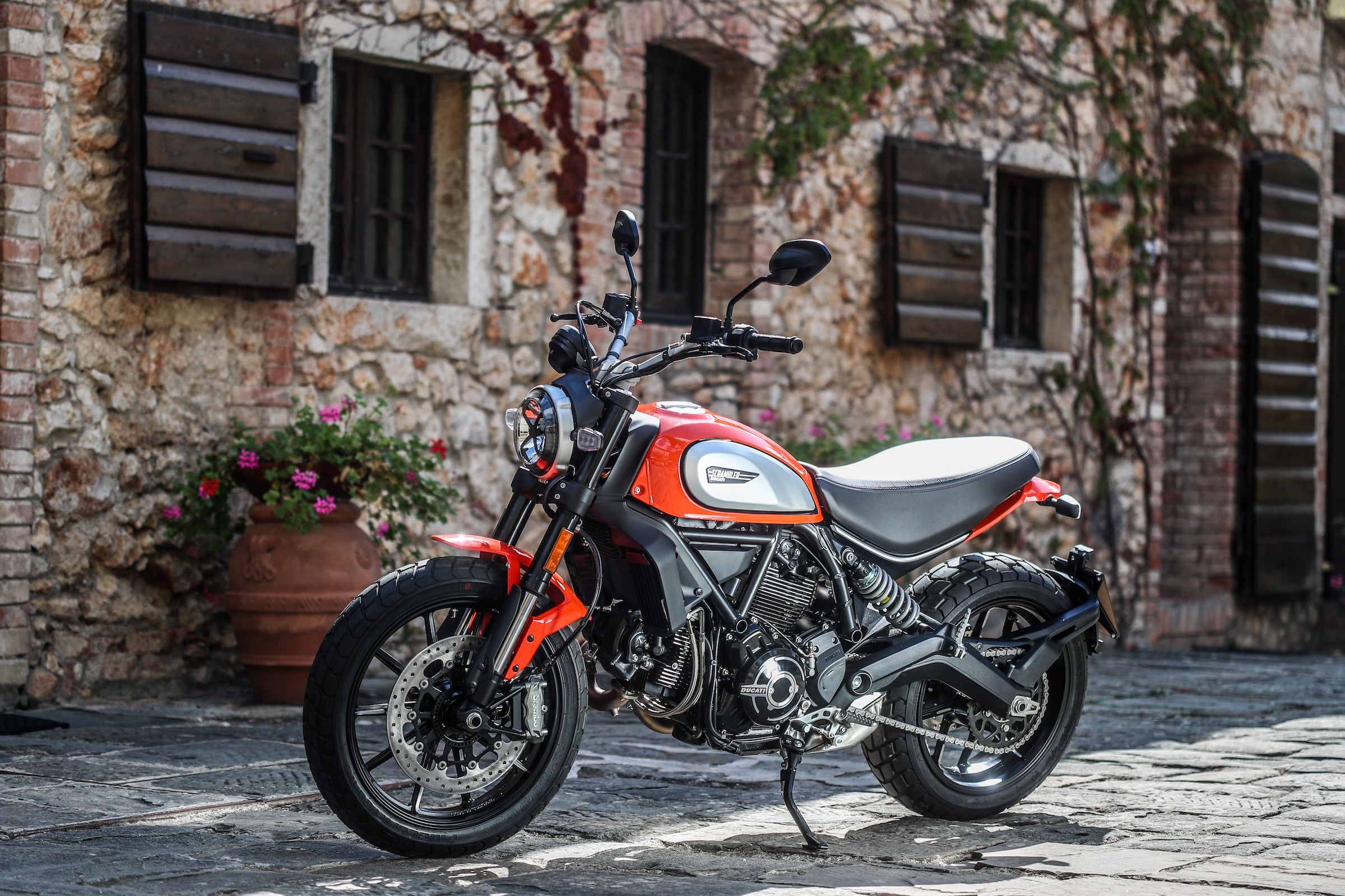 Ducati Scrambler Icon, 2019 Ducati Scrambler, Motorcycle test ride, 2400x1600 HD Desktop