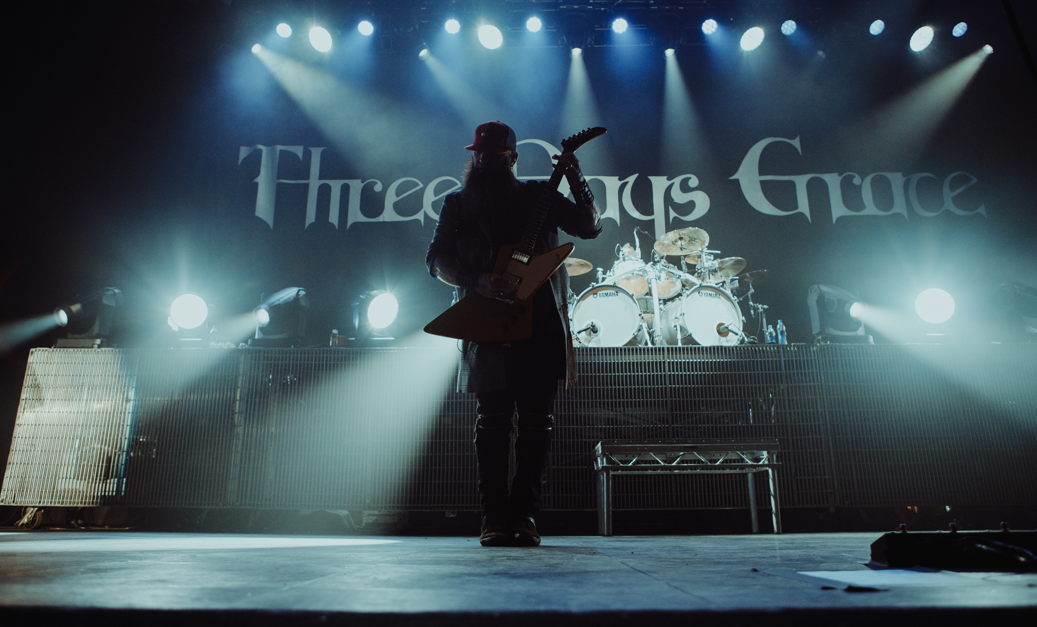 Three Days Grace live performance, Thrilling atmosphere, Unforgettable energy, Loud and powerful, 2050x1240 HD Desktop