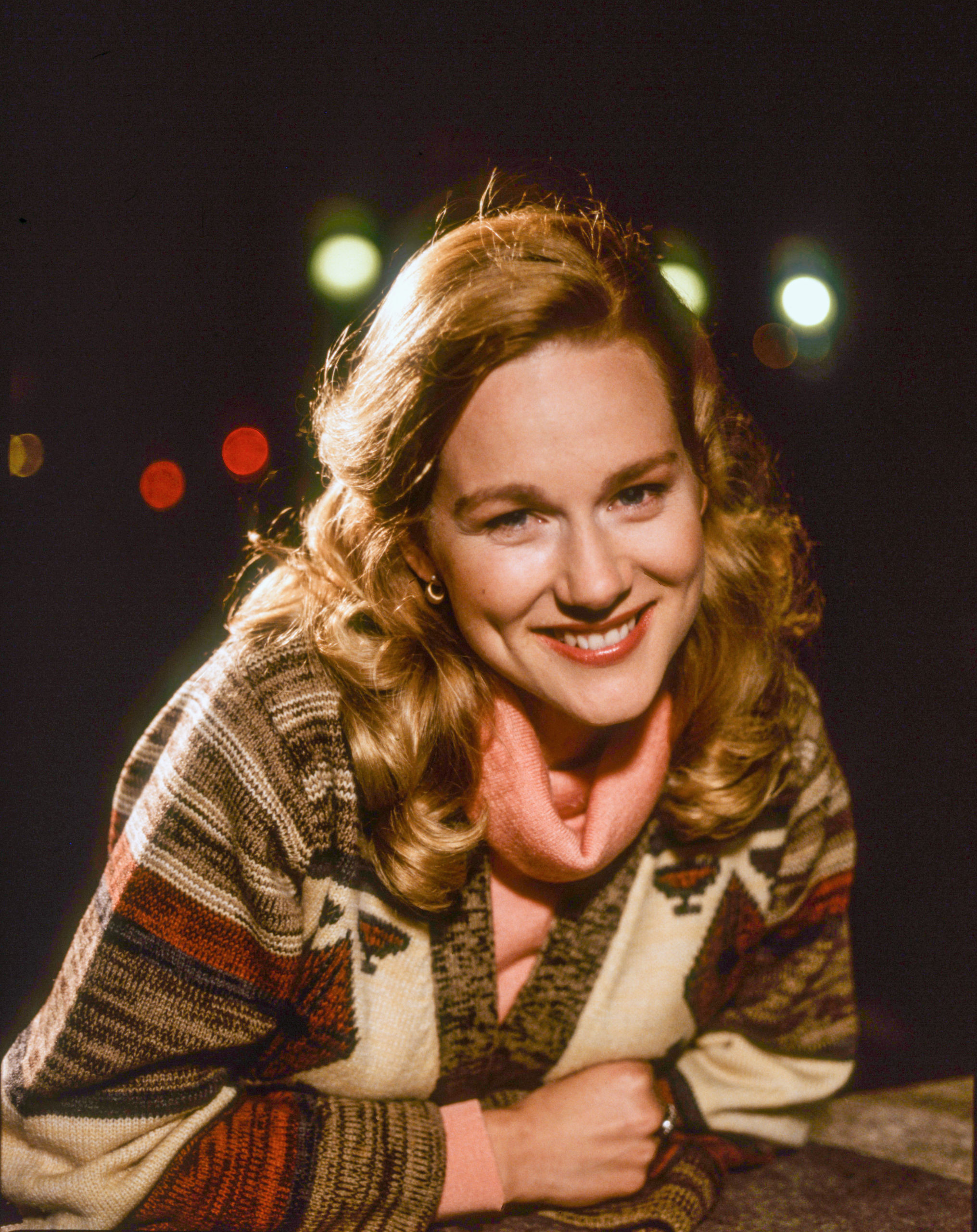 Laura Linney, Stage and screen, Access, 2040x2560 HD Handy
