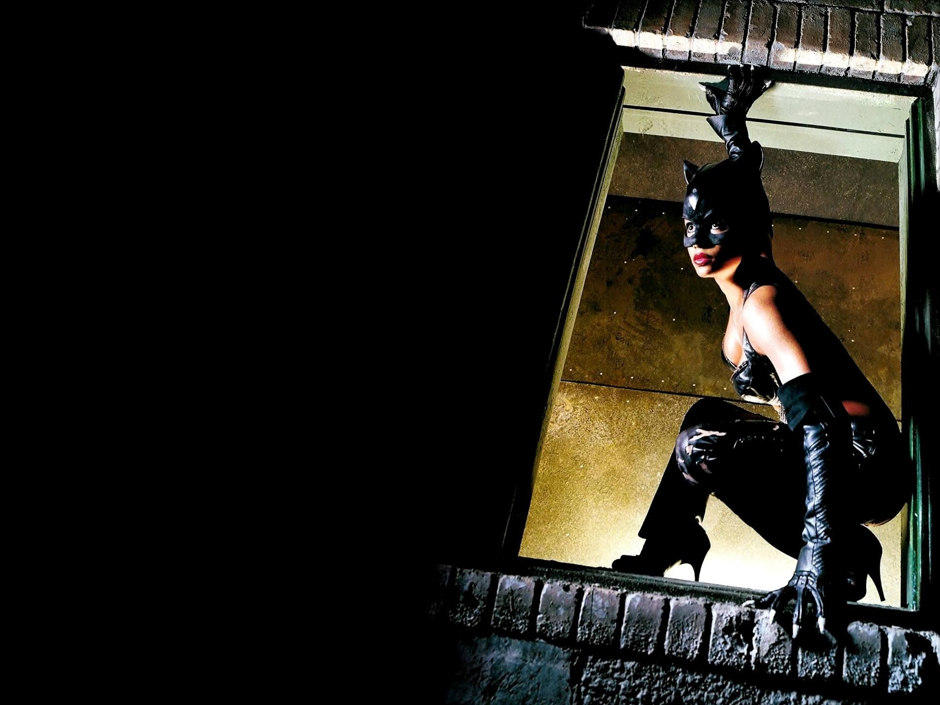 Catwoman (Halle Berry), Halle Berry's portrayal, Iconic celebrity, Actress in costume, 1920x1440 HD Desktop