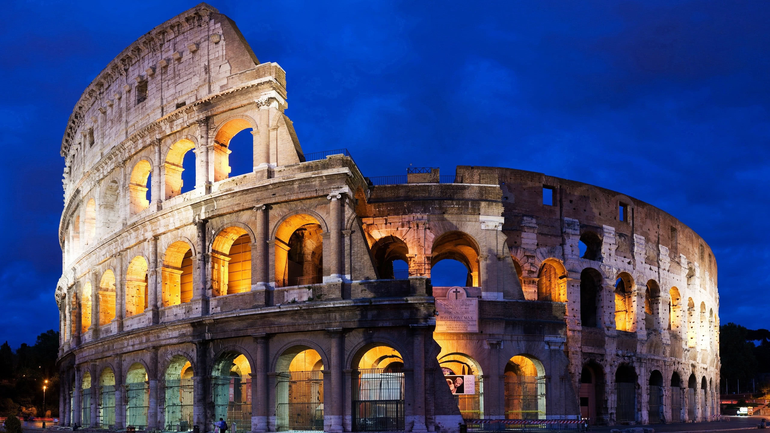 Rome: Roman Colosseum, Italy, Building. 2560x1440 HD Wallpaper.