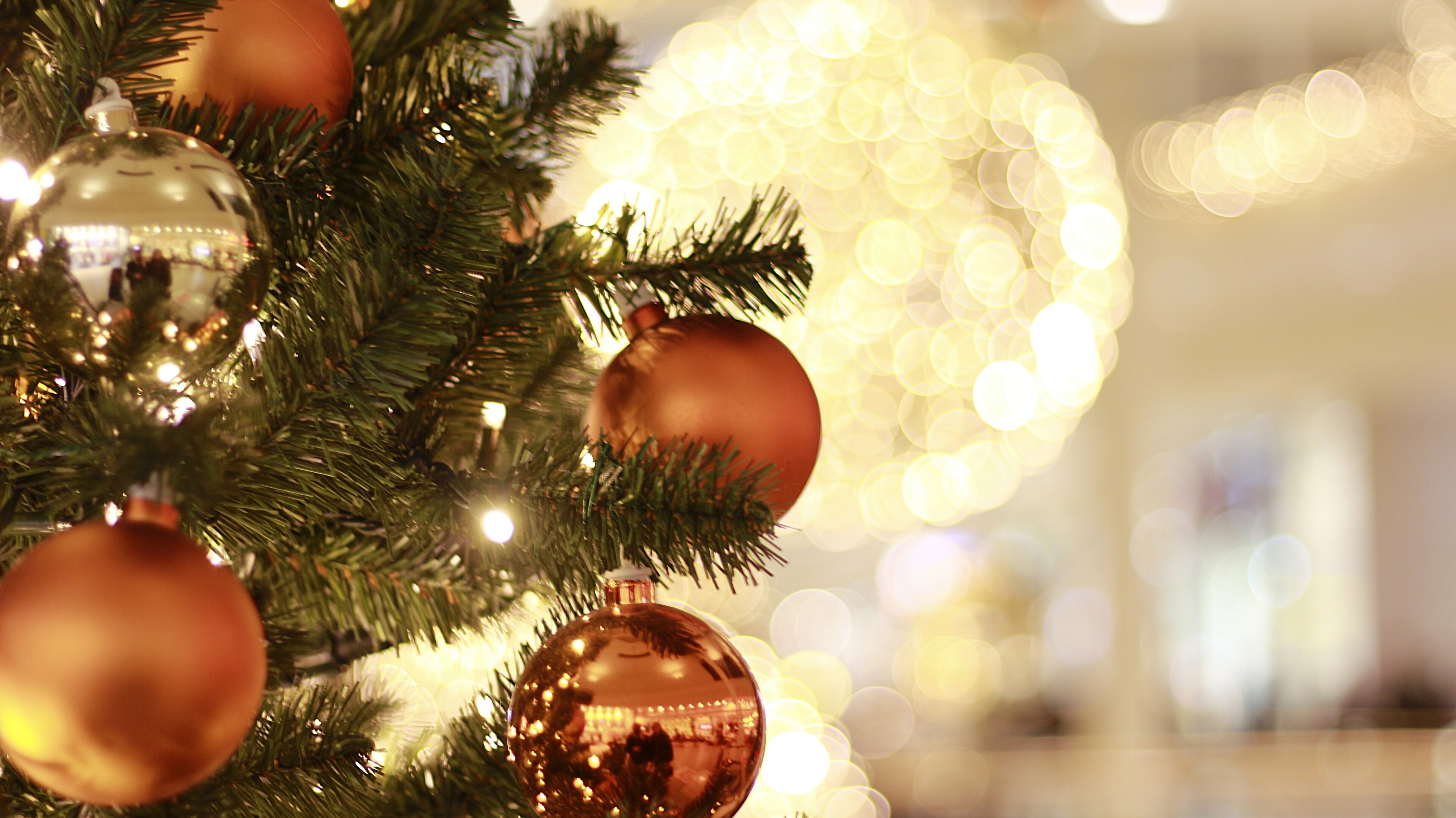 Decorations: Christmas Lights, Illumination, Holiday ornament. 3840x2160 4K Wallpaper.