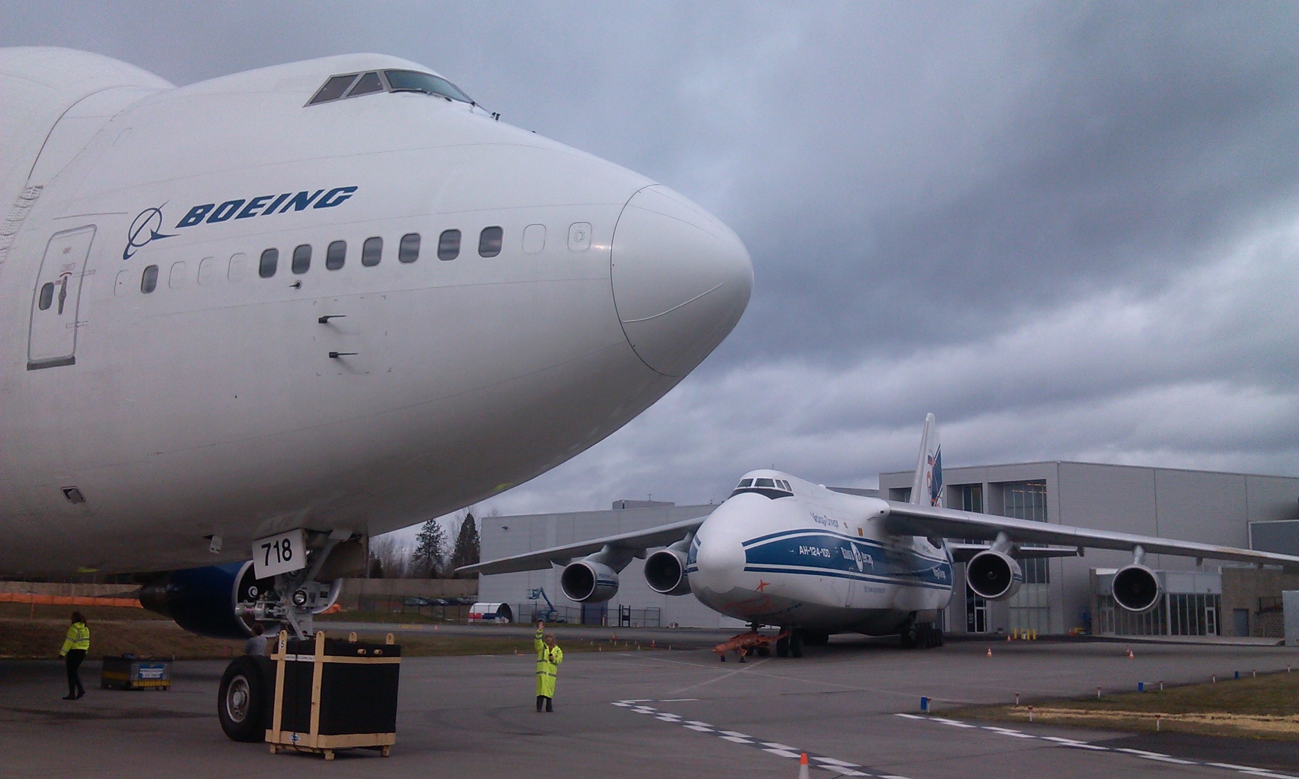 Boeing Dreamlifter, Traveling cargo, Global transportation network, Air logistics system, 2560x1540 HD Desktop