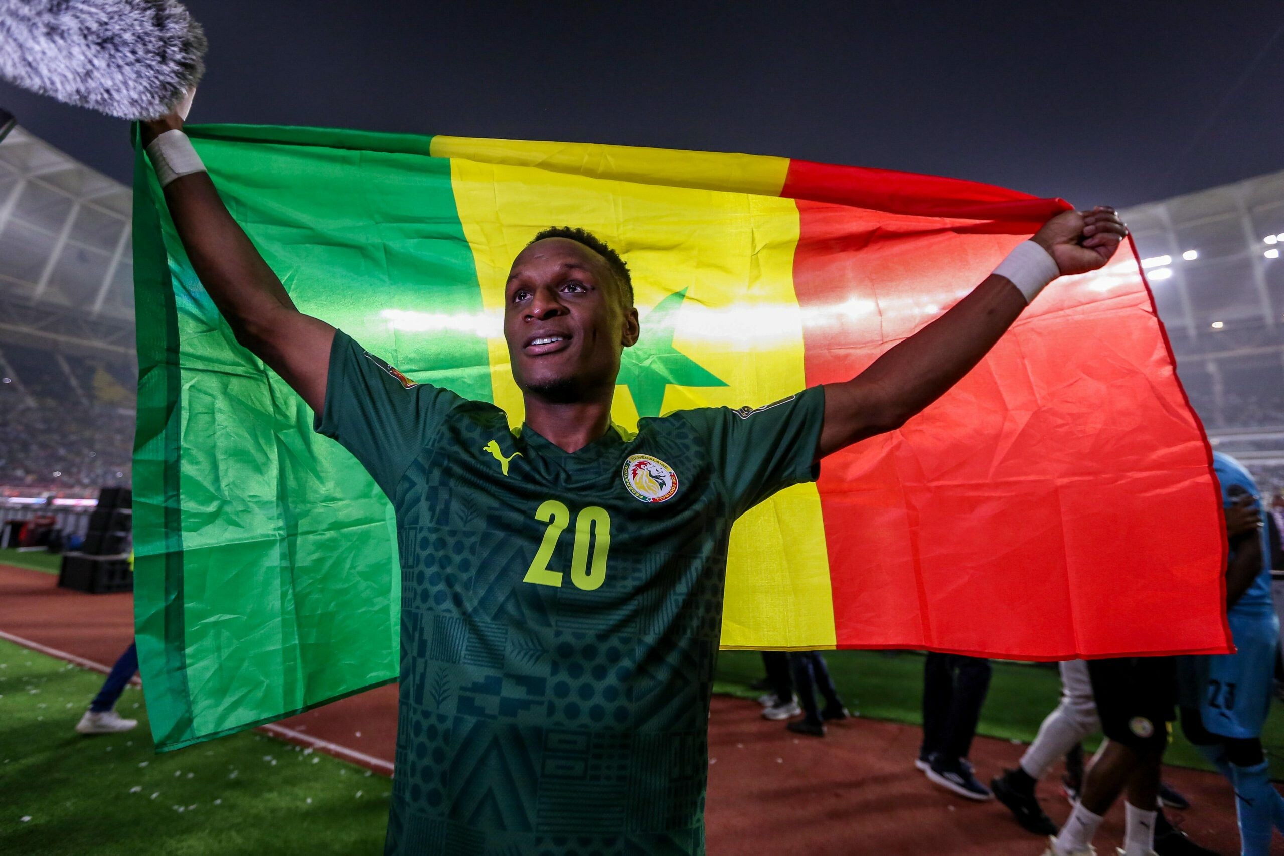 Bouna Sarr, Gewinner des Afrika-Cup der Nationen, Bayern-Mnchen-Spieler, Fuballtalent, 2560x1710 HD Desktop