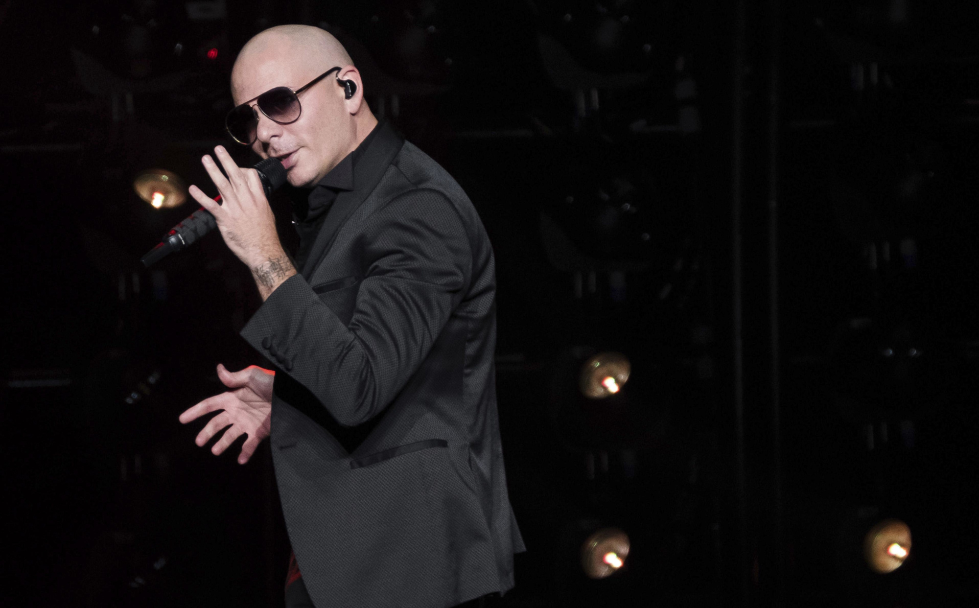 Pitbull, Chart-topper, Music aficionado, Rhythmic beats, 2000x1250 HD Desktop
