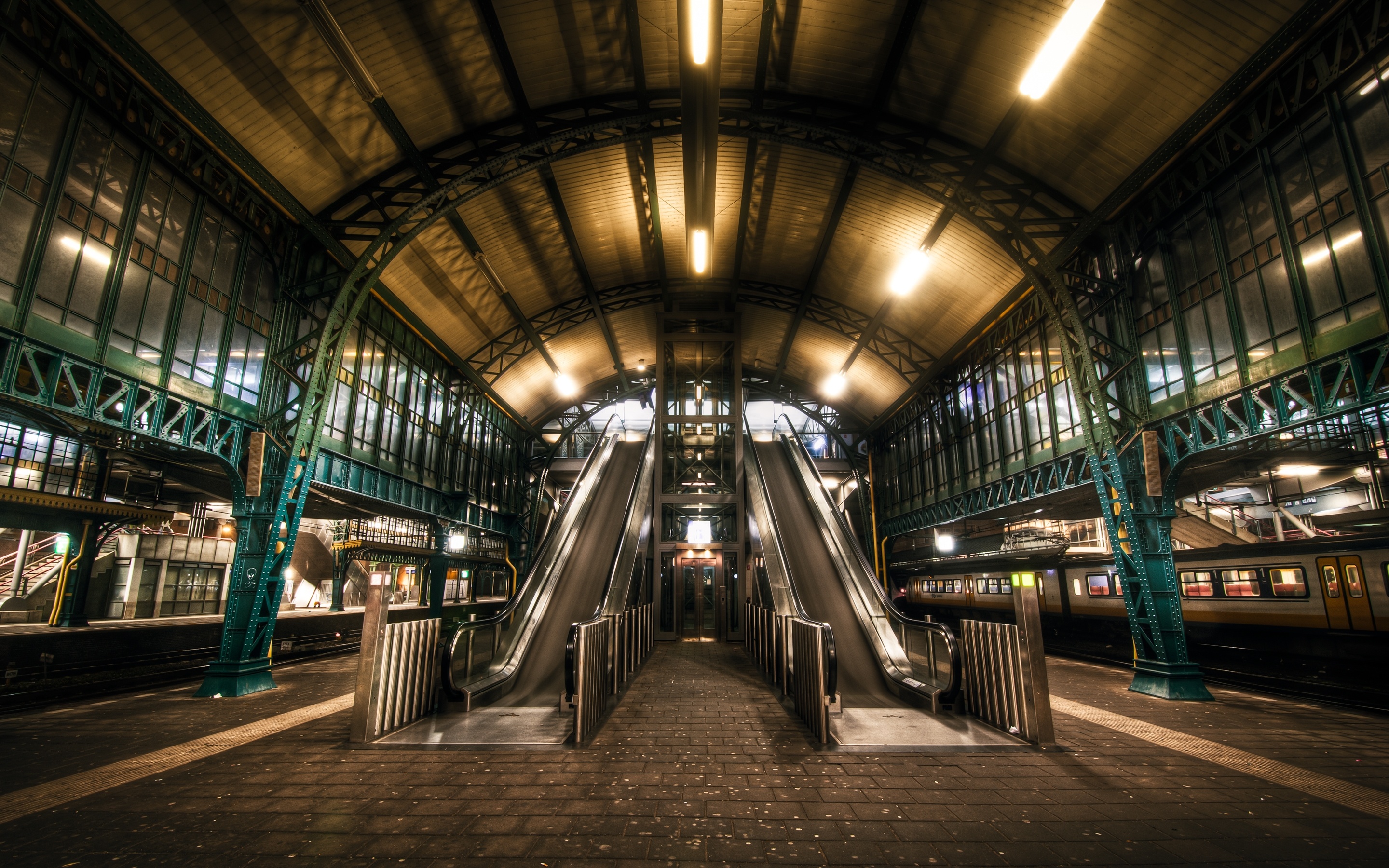 Subway travels, Netherlands escalator, Subway underground HDR, Cool wallpapers, 2880x1800 HD Desktop
