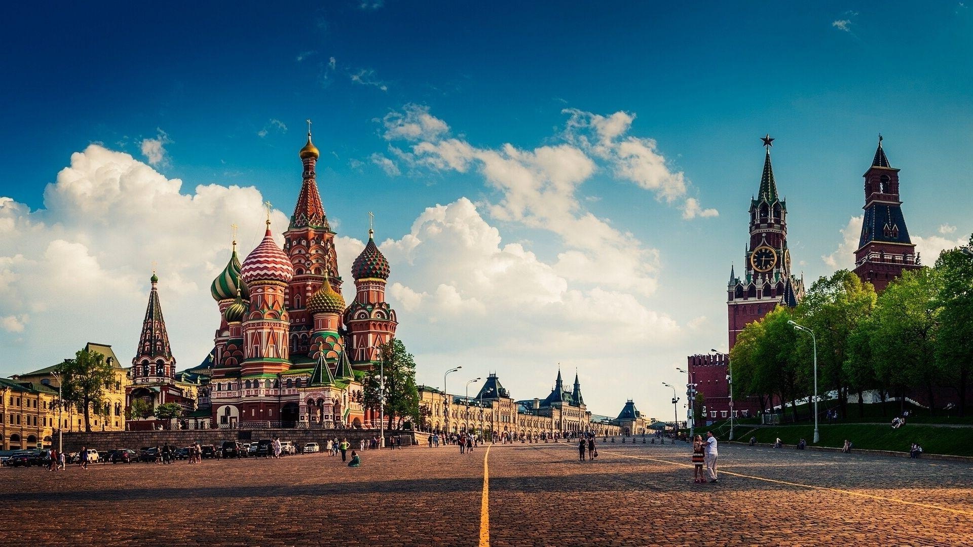 City Square: The Red Square, Saint Basil's Cathedral, Spasskaya Tower, Kremlin, Heart of Moscow, Russia. 1920x1080 Full HD Background.