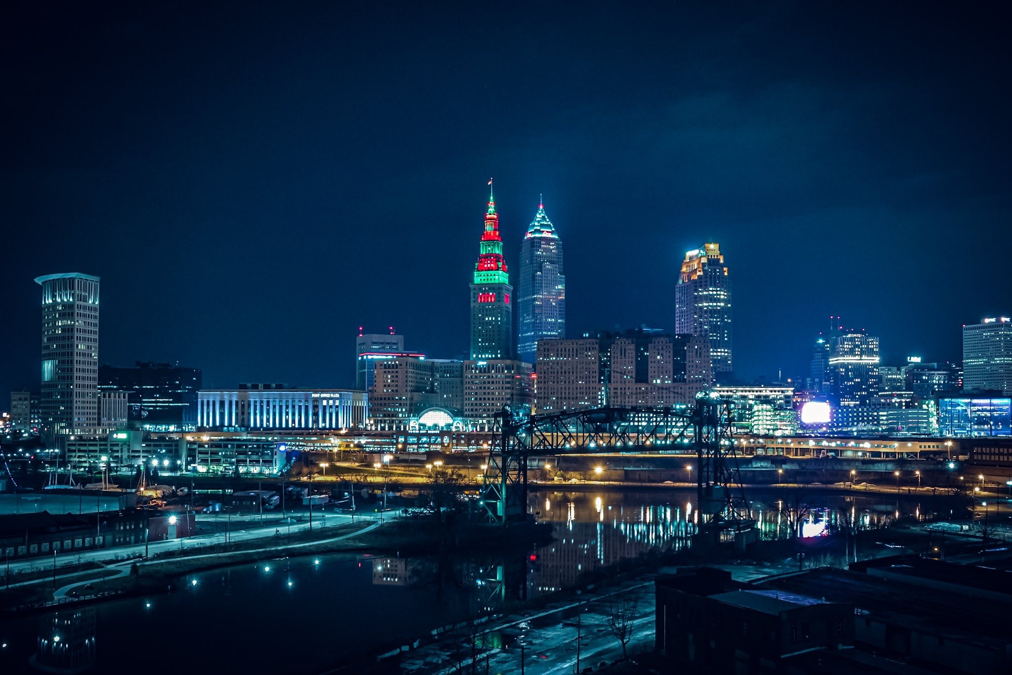 Cleveland Skyline, Downtown office market, Resilience in the face of challenges, Economic strength, 2050x1370 HD Desktop