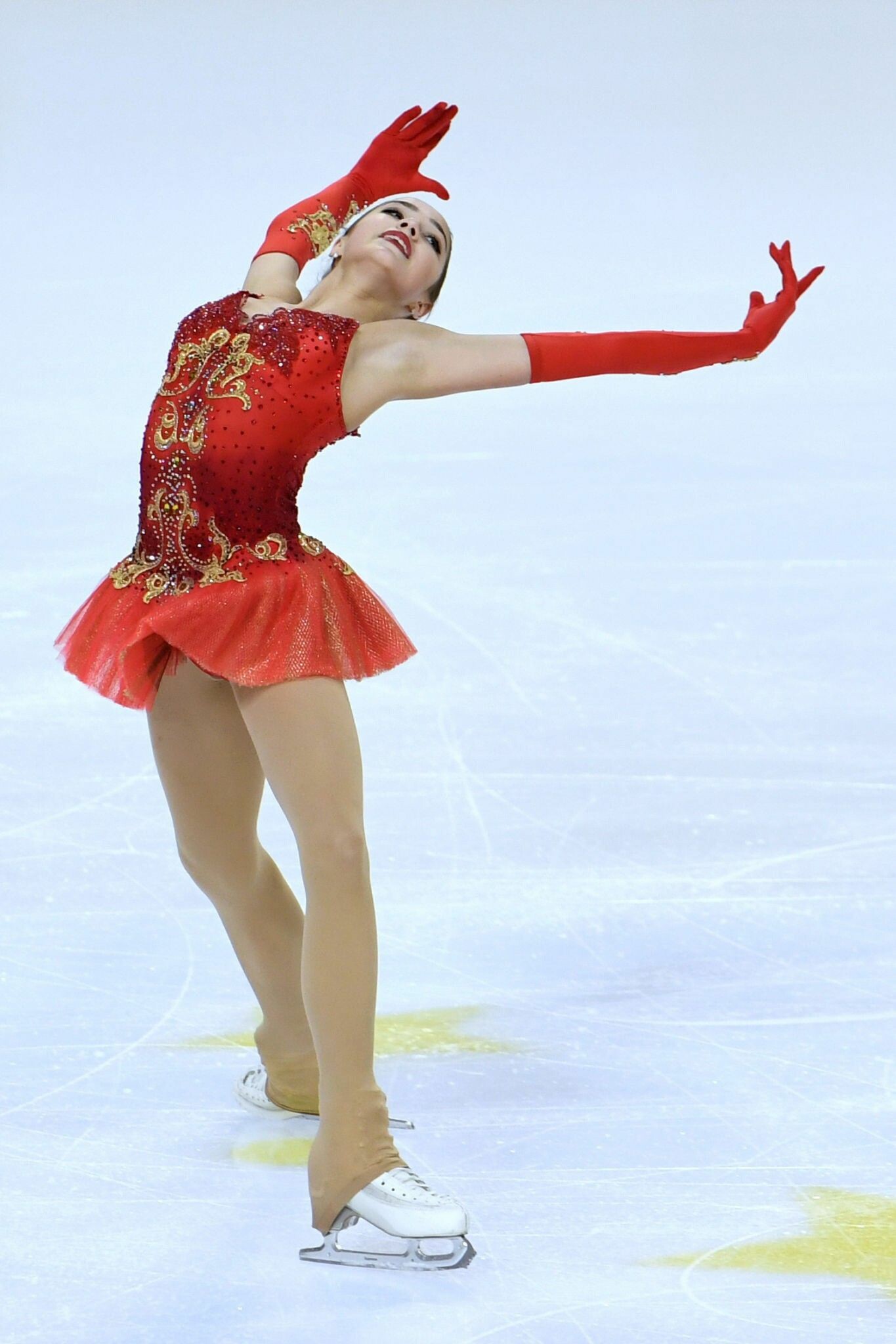 Alina Zagitova: She became the 2017–18 Grand Prix of Figure Skating Final champion. 1370x2050 HD Wallpaper.