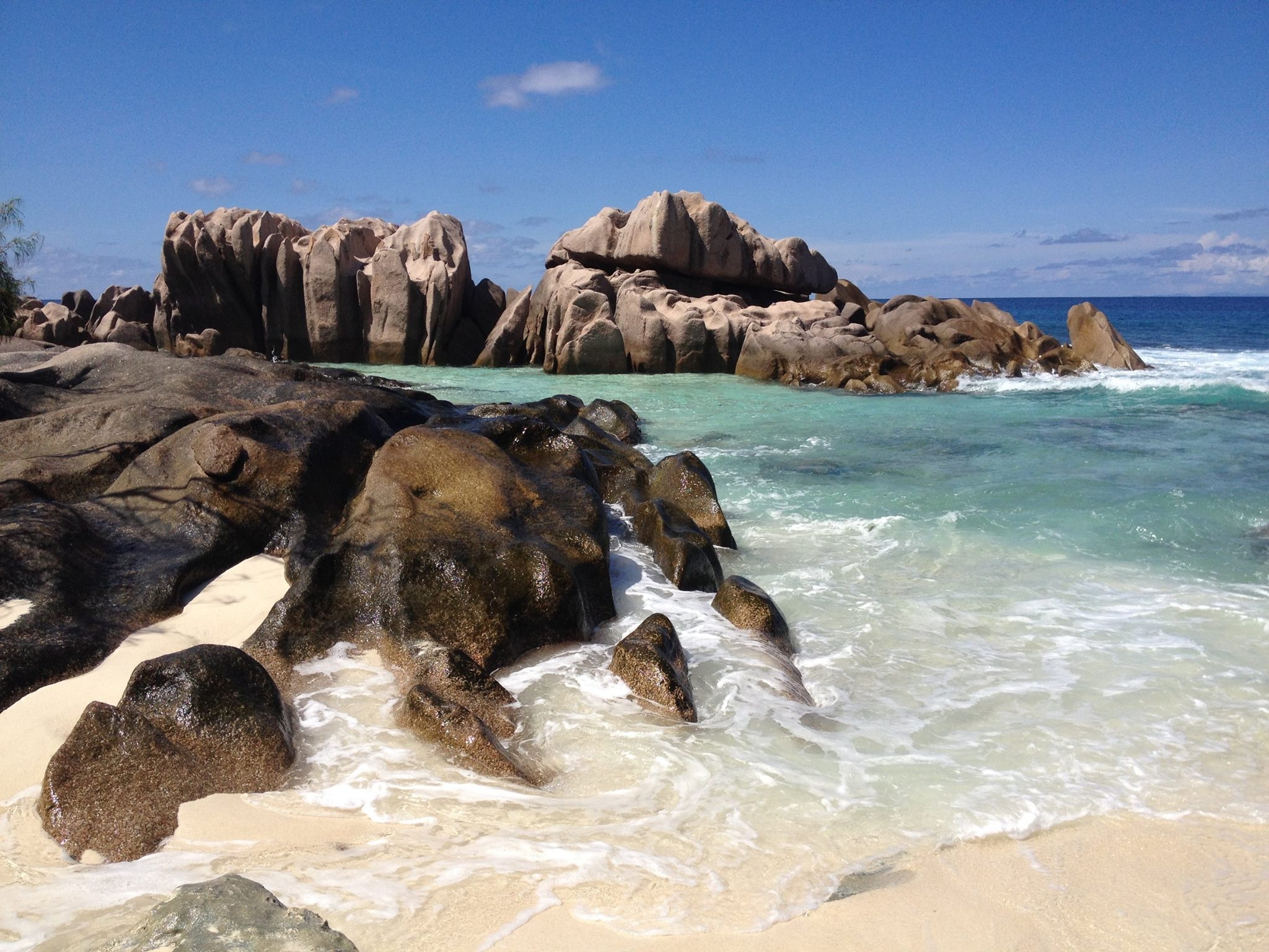 Sunny trail guide, La Digue, Seychelles, 2050x1540 HD Desktop