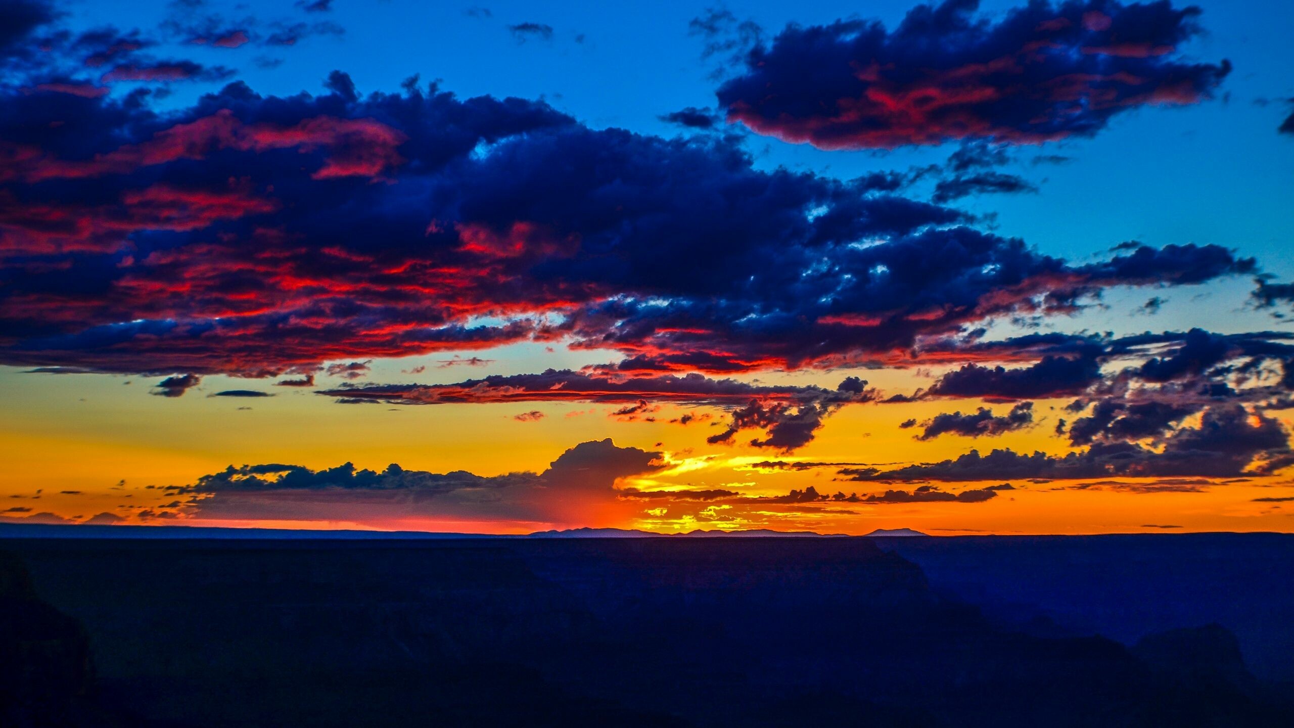 Sunset: The evening twilight, Dark clouds blocking sunlight. 2560x1440 HD Wallpaper.