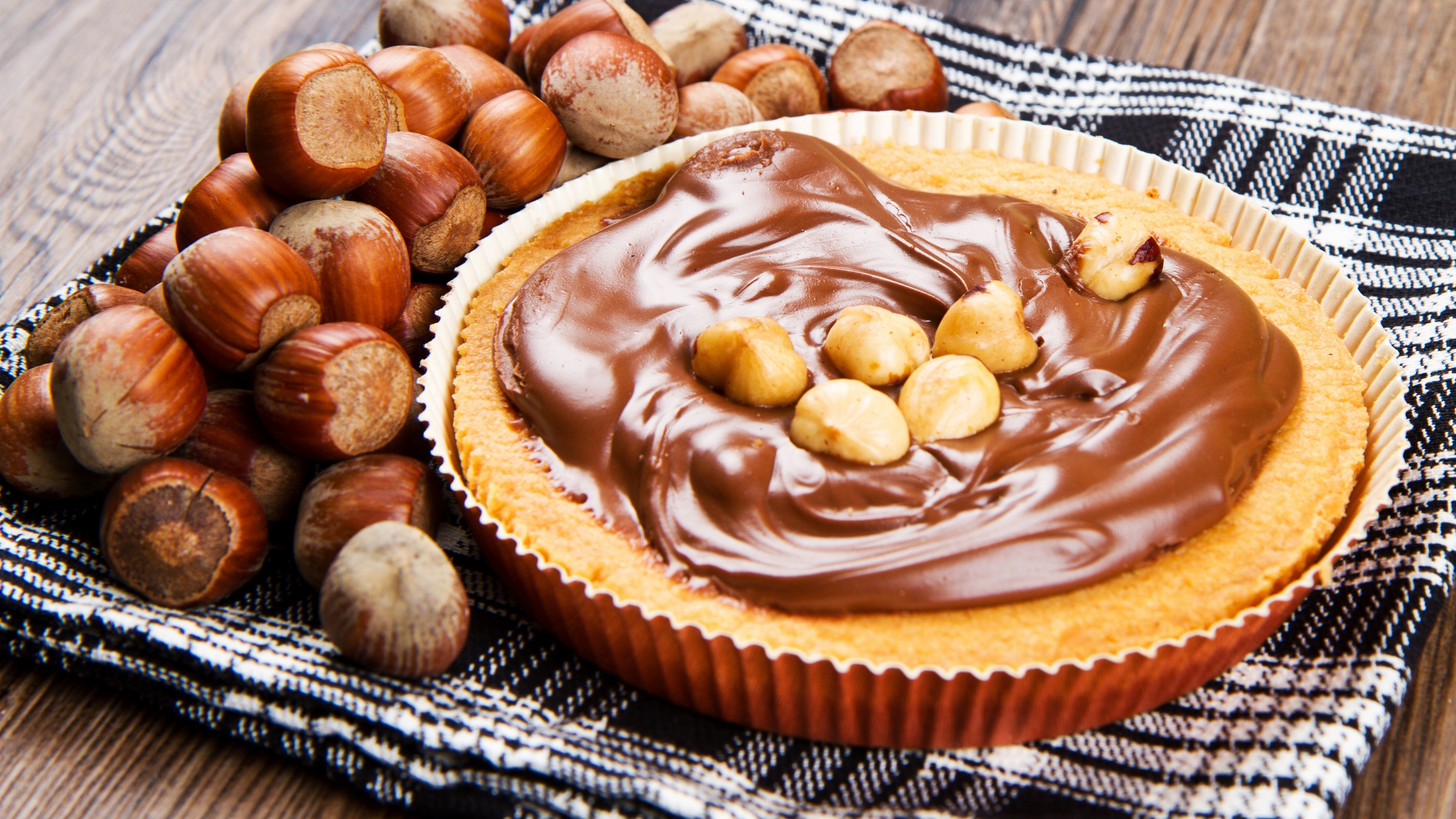 Pie: Hazelnut, Chocolate, Made of a pastry dough casing. 3840x2160 4K Wallpaper.