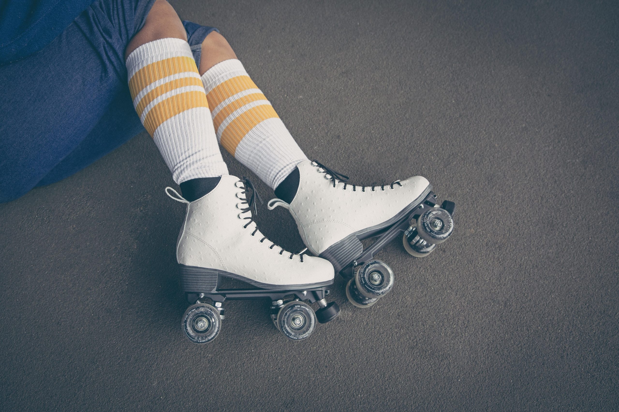Rollerskating: Luna Skates, Fashionable quad skates designed in Hamburg. 2560x1710 HD Background.