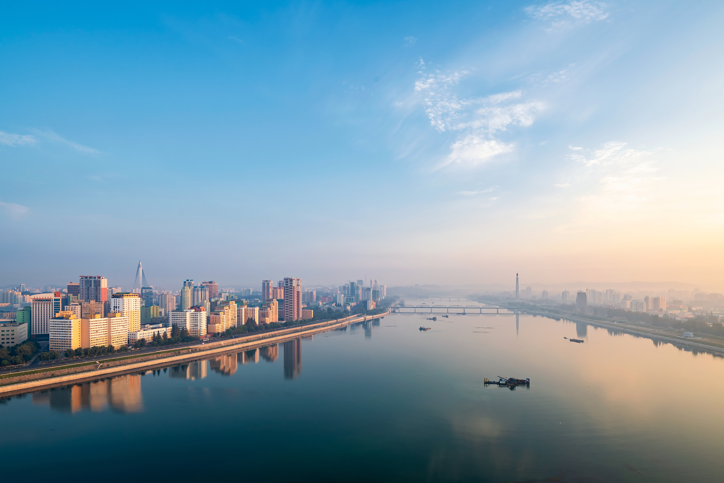 Pyongyang Travels, Taedong River reviews, The heart of the city, Serene landscapes, 2500x1670 HD Desktop