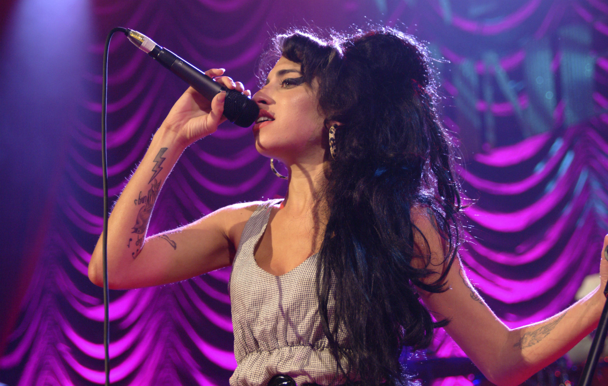 Amy Winehouse, Best songs, Legendary musician, Timeless hits, 2000x1270 HD Desktop