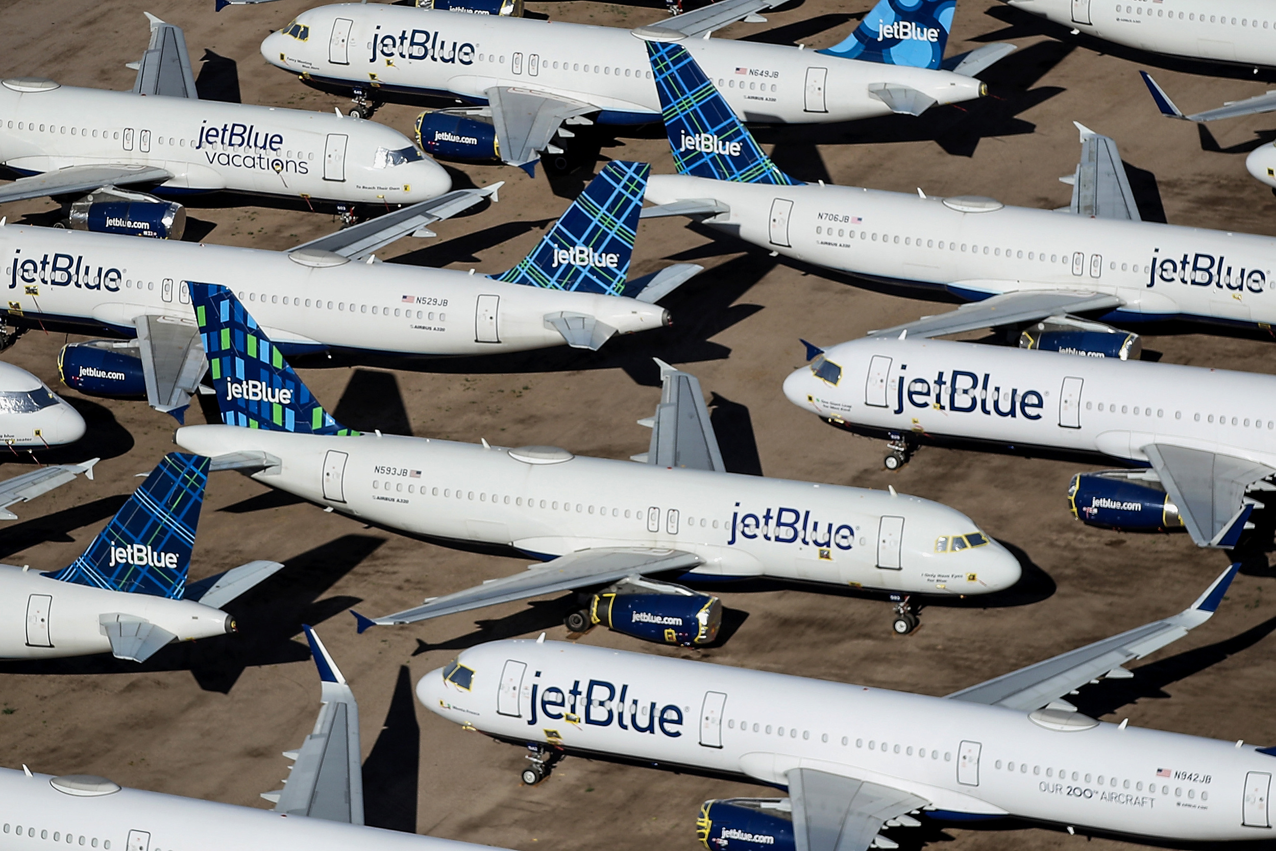 JetBlue summer schedule, Flight cancellations, Crew shortages, Travel disruptions, 2500x1670 HD Desktop