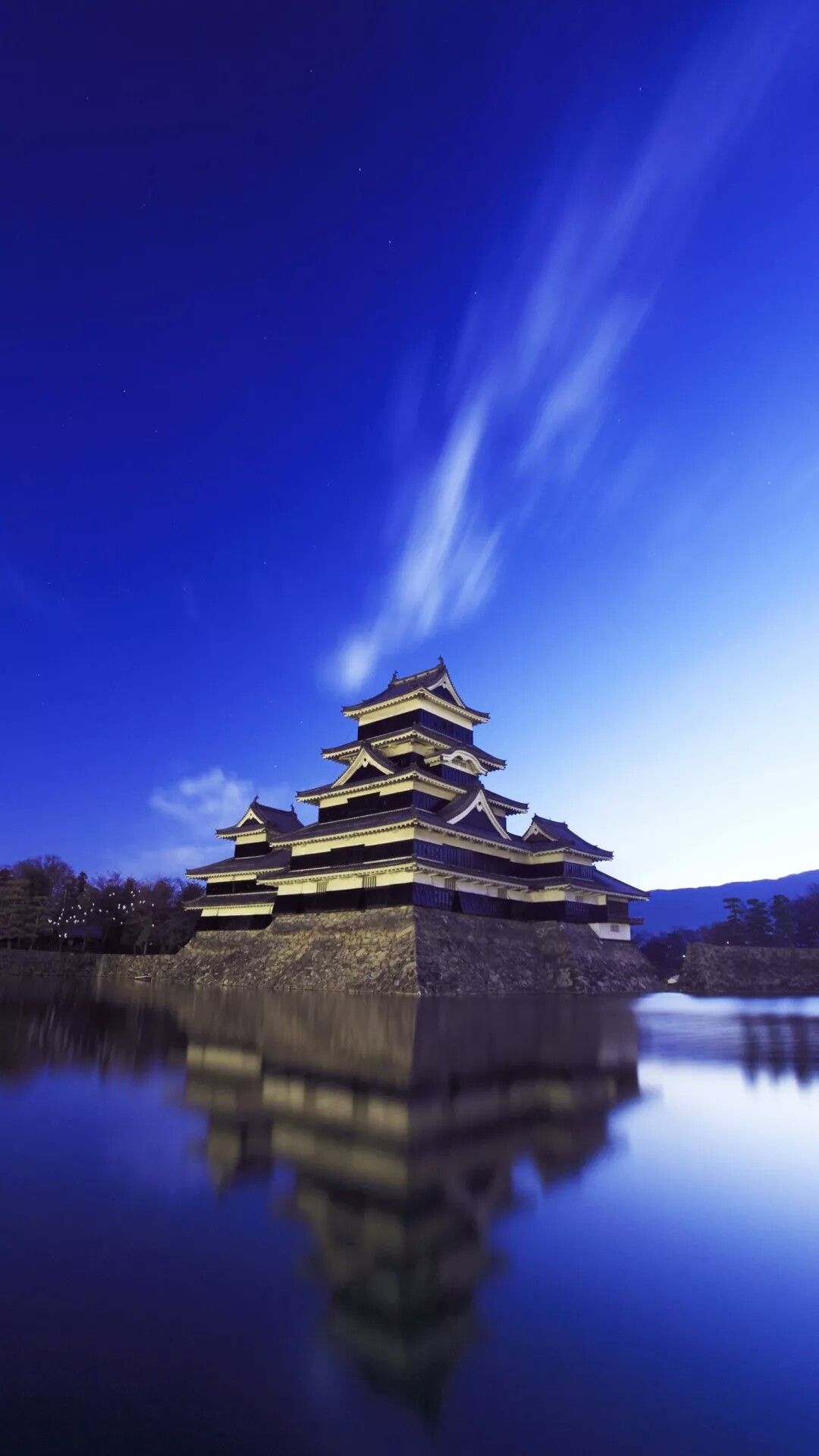 Matsumoto Castle, Photography spots, Reflection photography, Sightseeing, 1080x1920 Full HD Phone