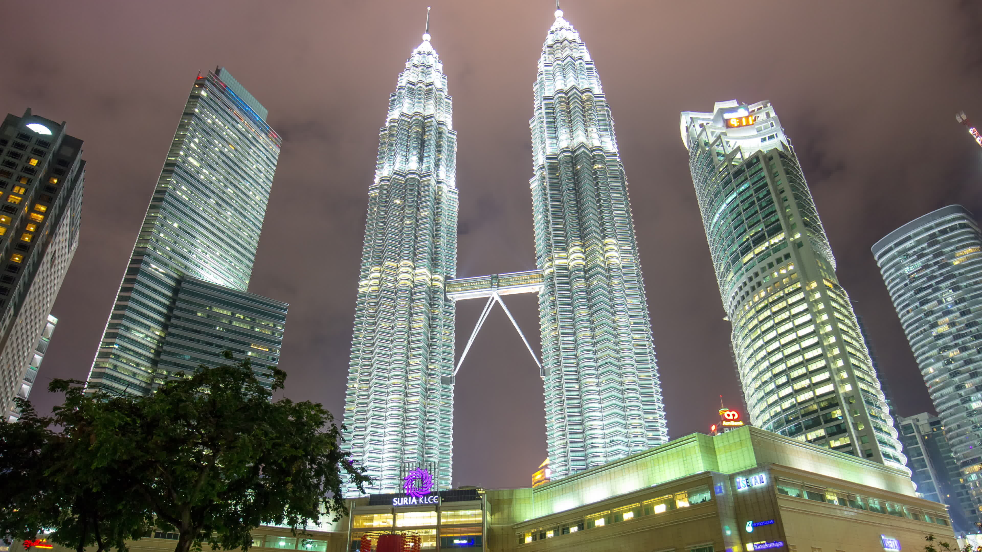 Malaysia night, Petronas Twin Towers KLCC mall, Time lapse, 3840x2160 4K Desktop