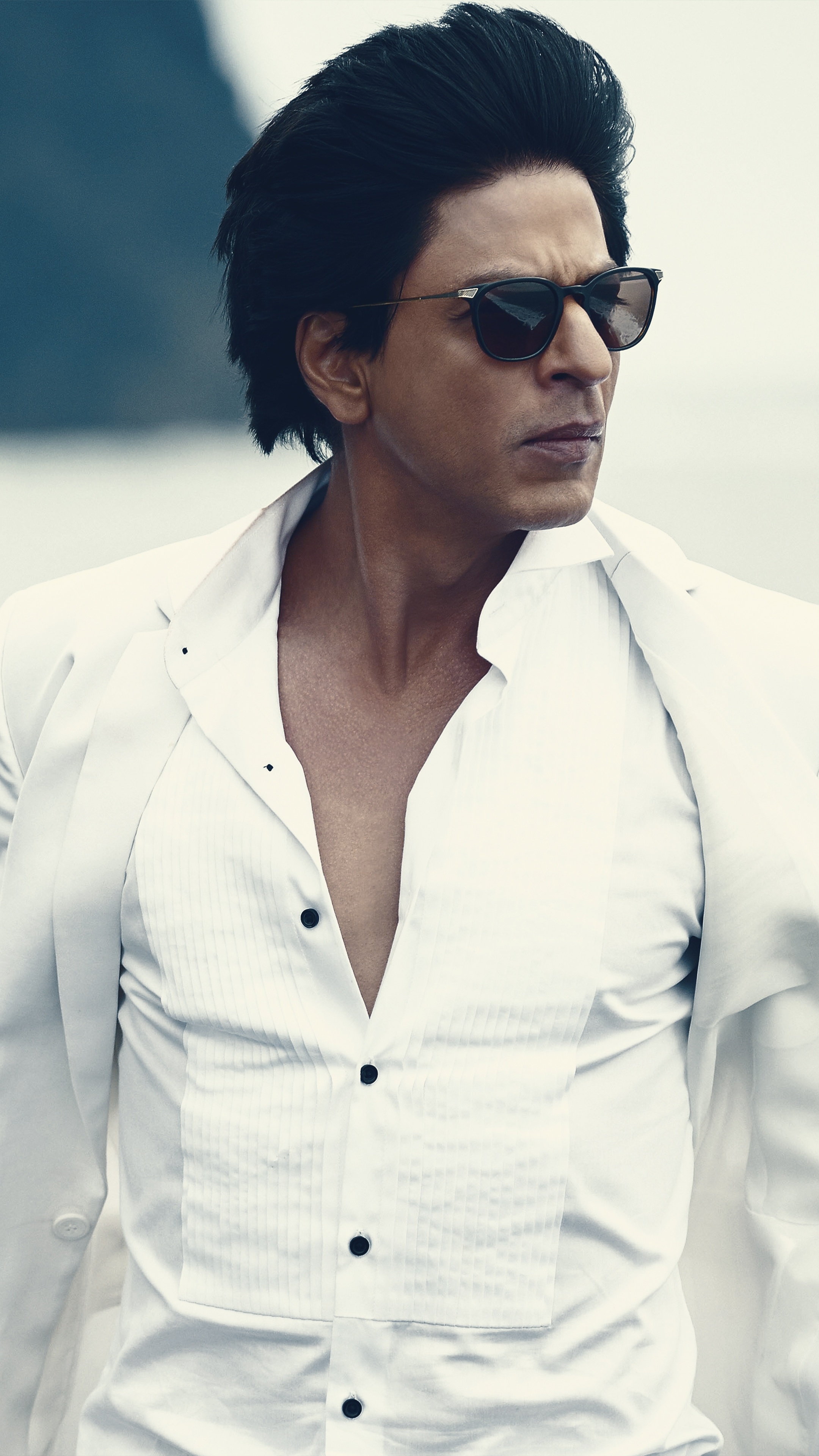 Shah Rukh Khan, Indian actor, Mobile wallpapers, Shareable images, 2160x3840 4K Phone