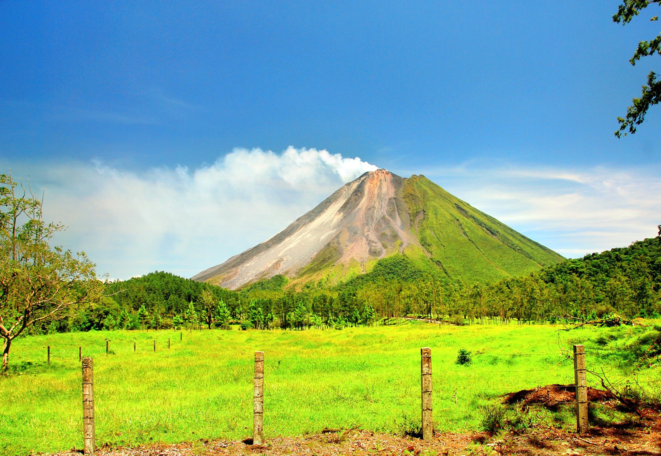 Arenal Volcano, Travels, Attraction reviews, Transportation, 2650x1830 HD Desktop