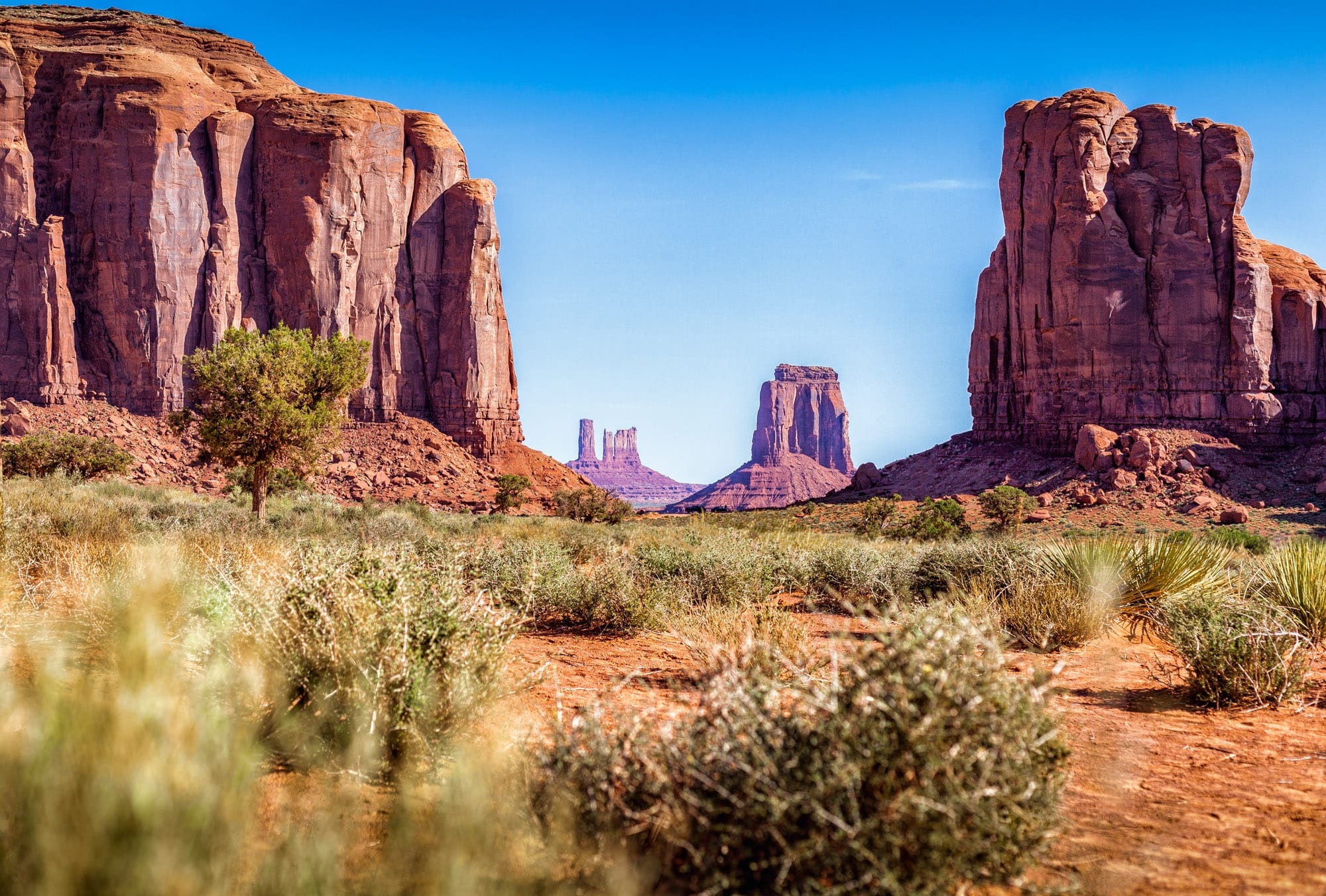 Monument Valley, Shifting plans, Majestic landscapes, Surprises of nature, 2000x1360 HD Desktop