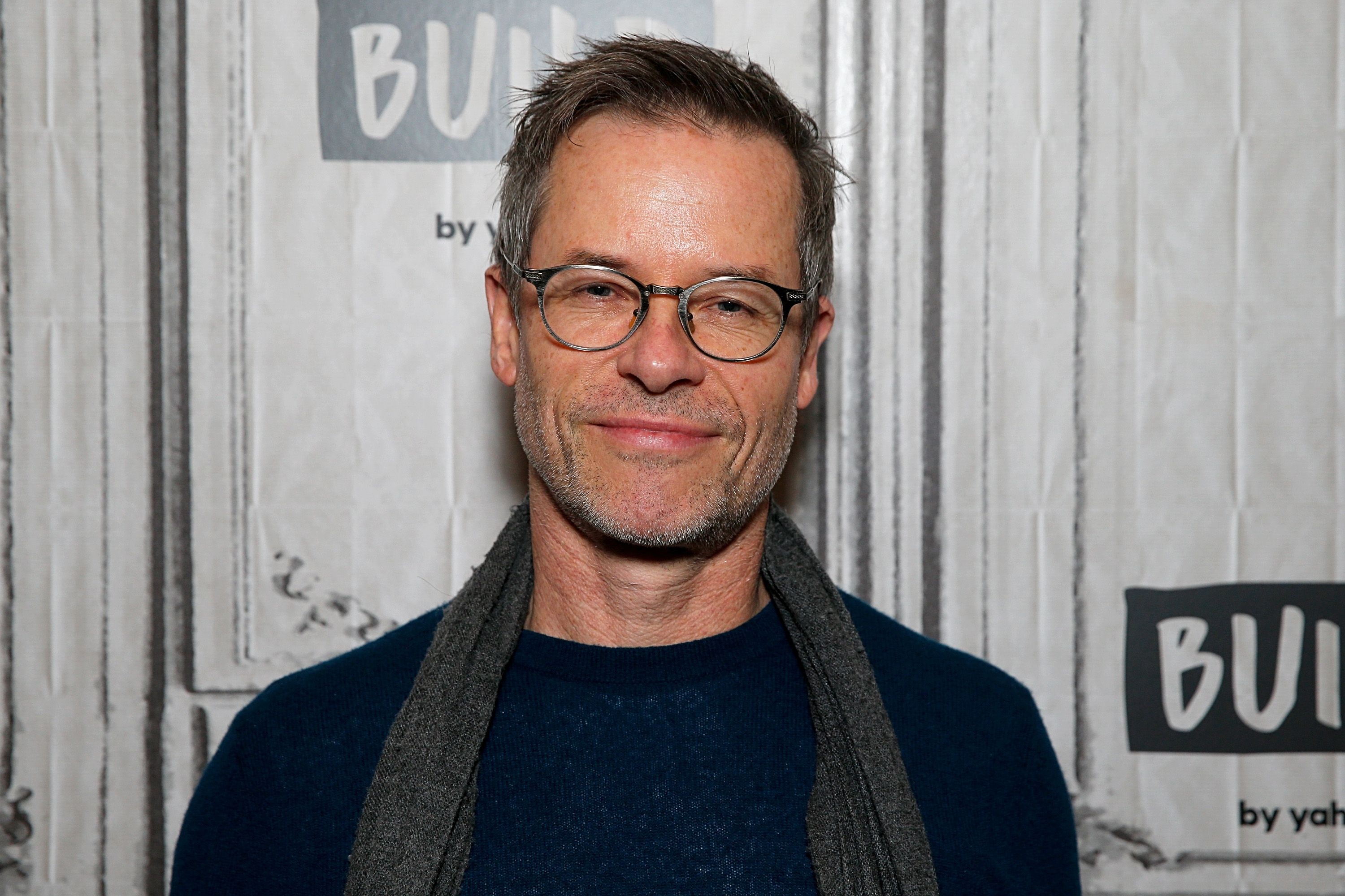 Guy Pearce movies, Neighbours signs, Hollywood star, Memorable appearance, 3000x2000 HD Desktop