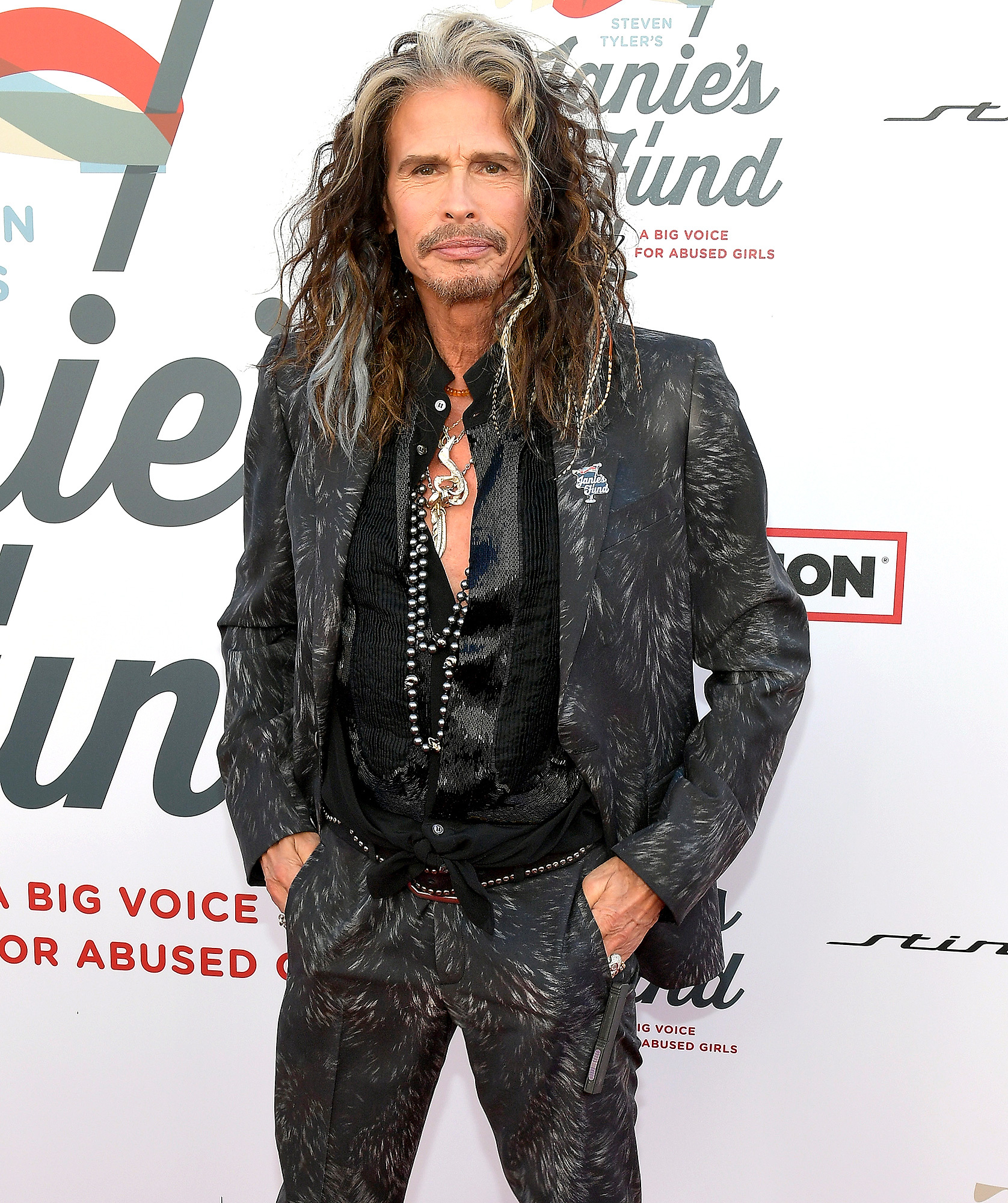 Steven Tyler, Center for abused girls, Ultra magazine feature, Humanitarianism, 1680x2000 HD Handy